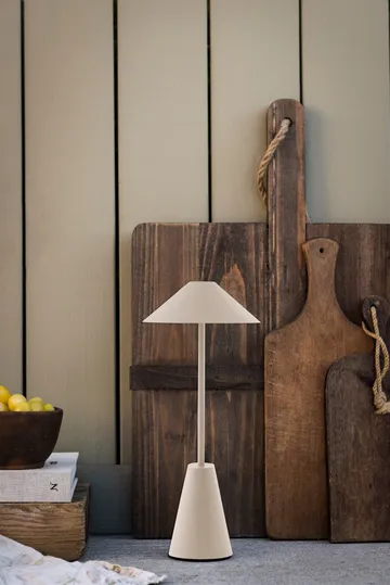 Cannes 32 candeeiro de mesa portátil - Lama - Globen Lighting