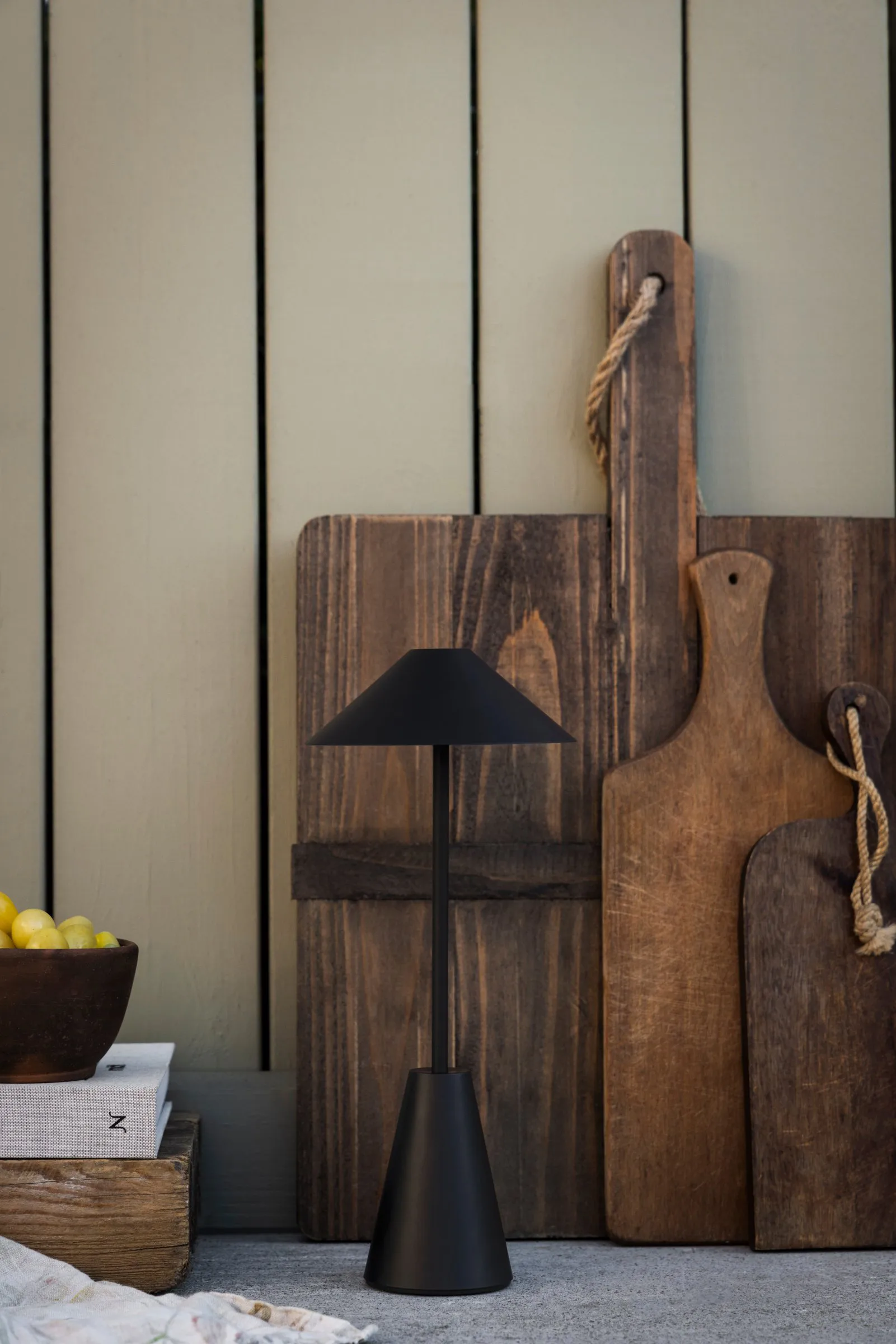 Cannes 32 candeeiro de mesa portátil, Preto Globen Lighting