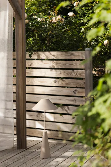 Cannes candeeiro de chão portátil - Lama - Globen Lighting