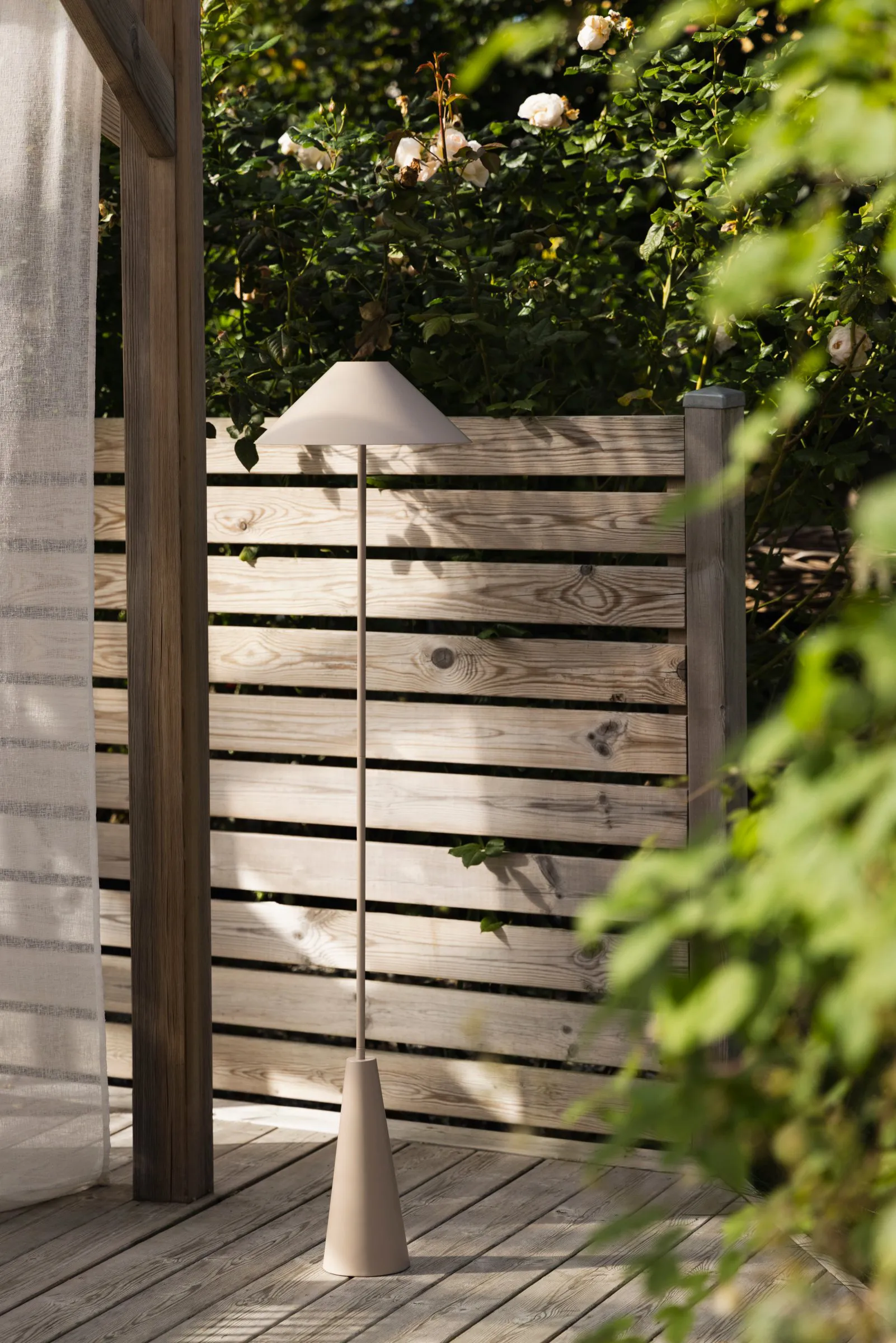 Cannes candeeiro de chão portátil, Lama Globen Lighting