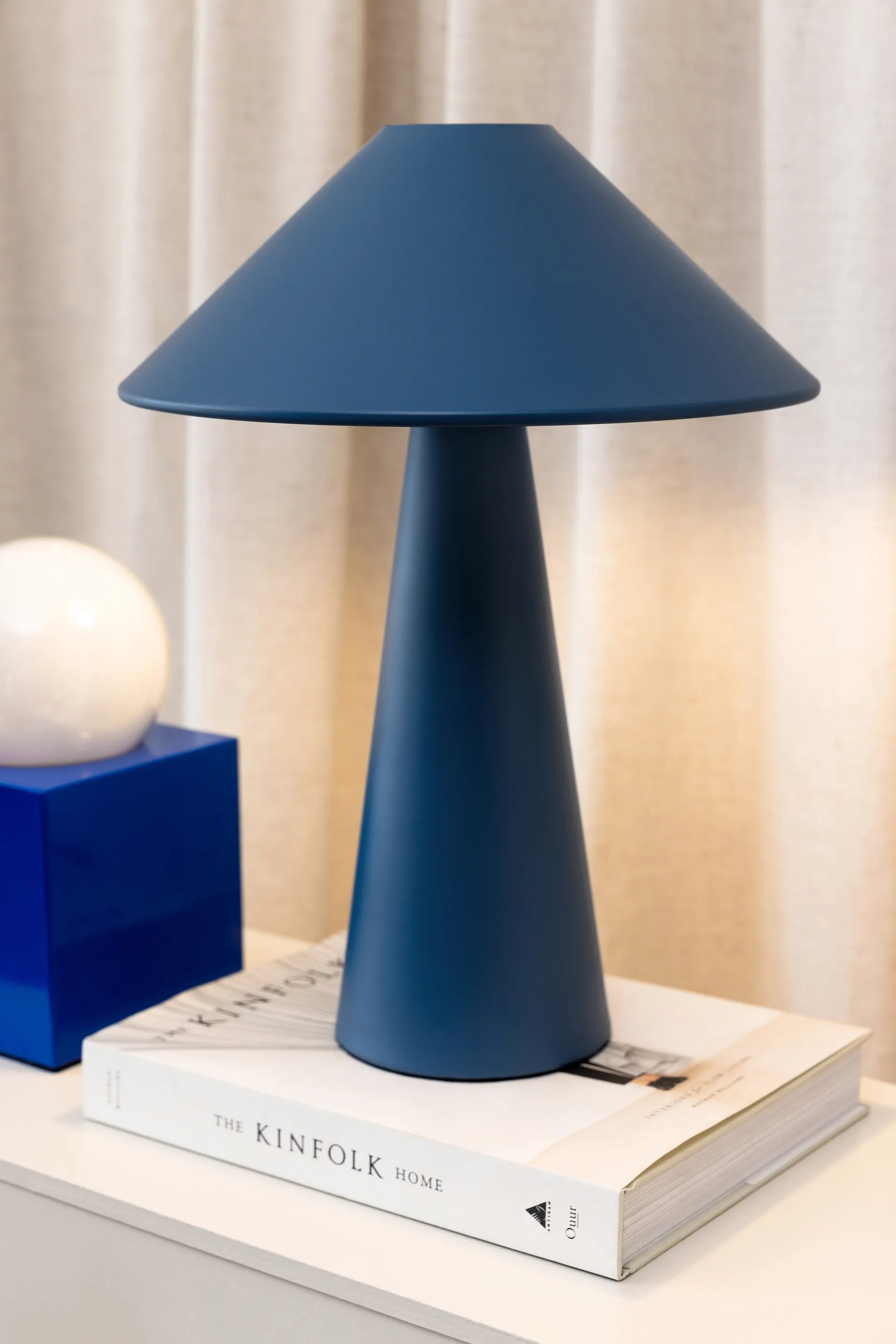 Cannes candeeiro de mesa, Azul Globen Lighting