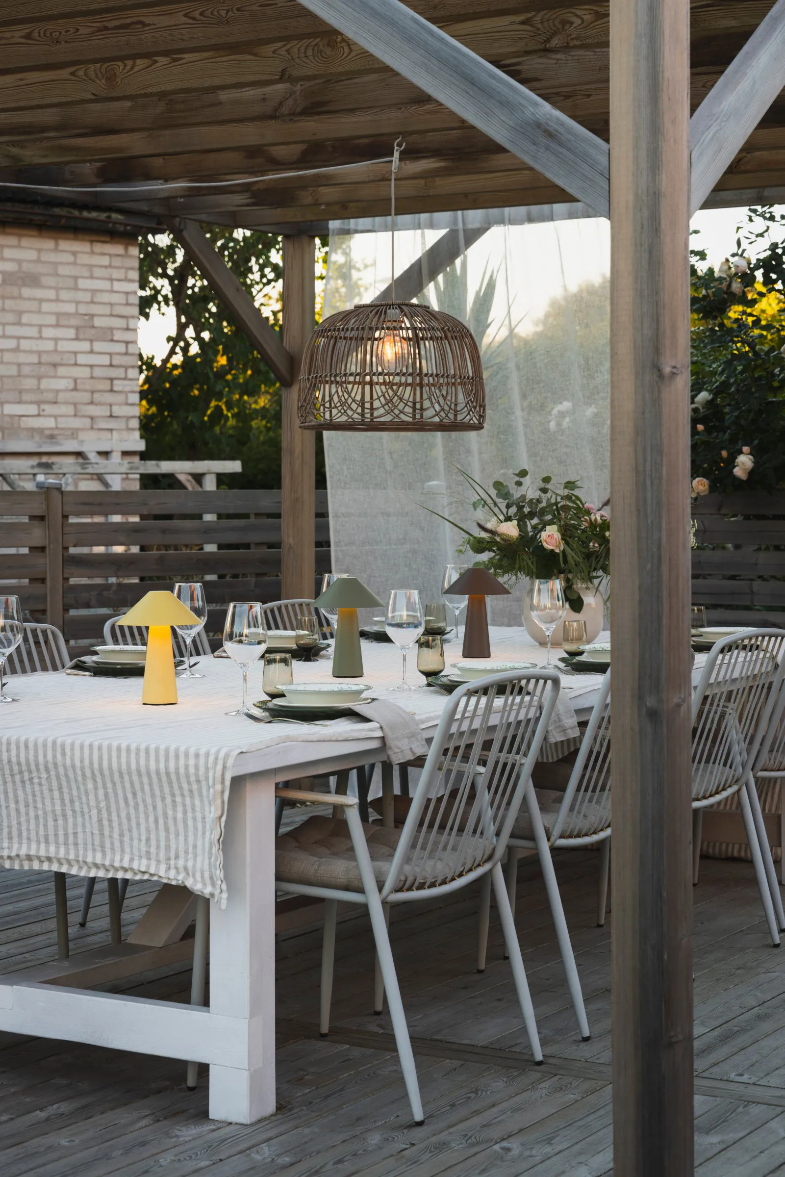 Cannes candeeiro de mesa portátil, Bege aveia Globen Lighting