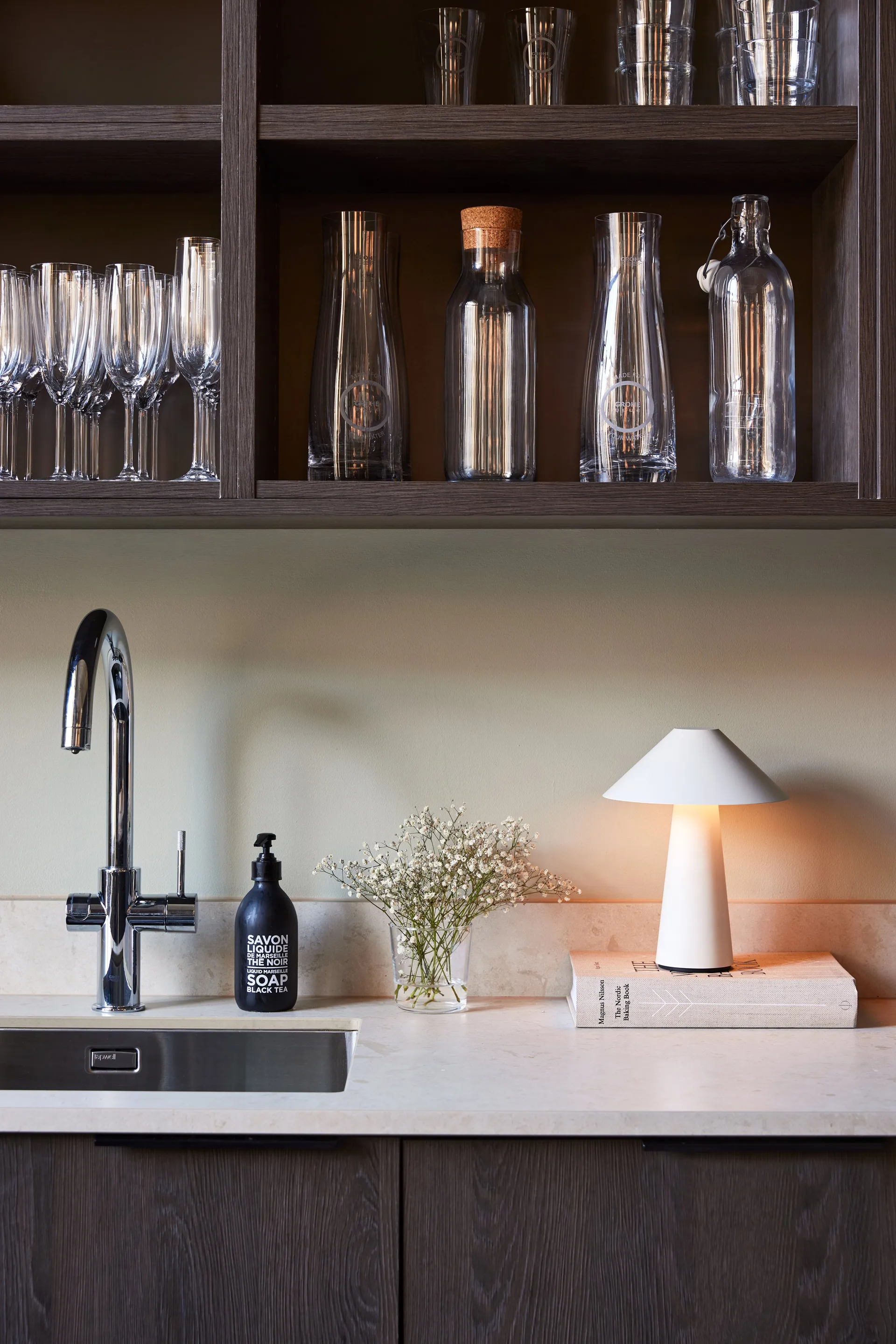 Cannes candeeiro de mesa portátil , Branco Globen Lighting