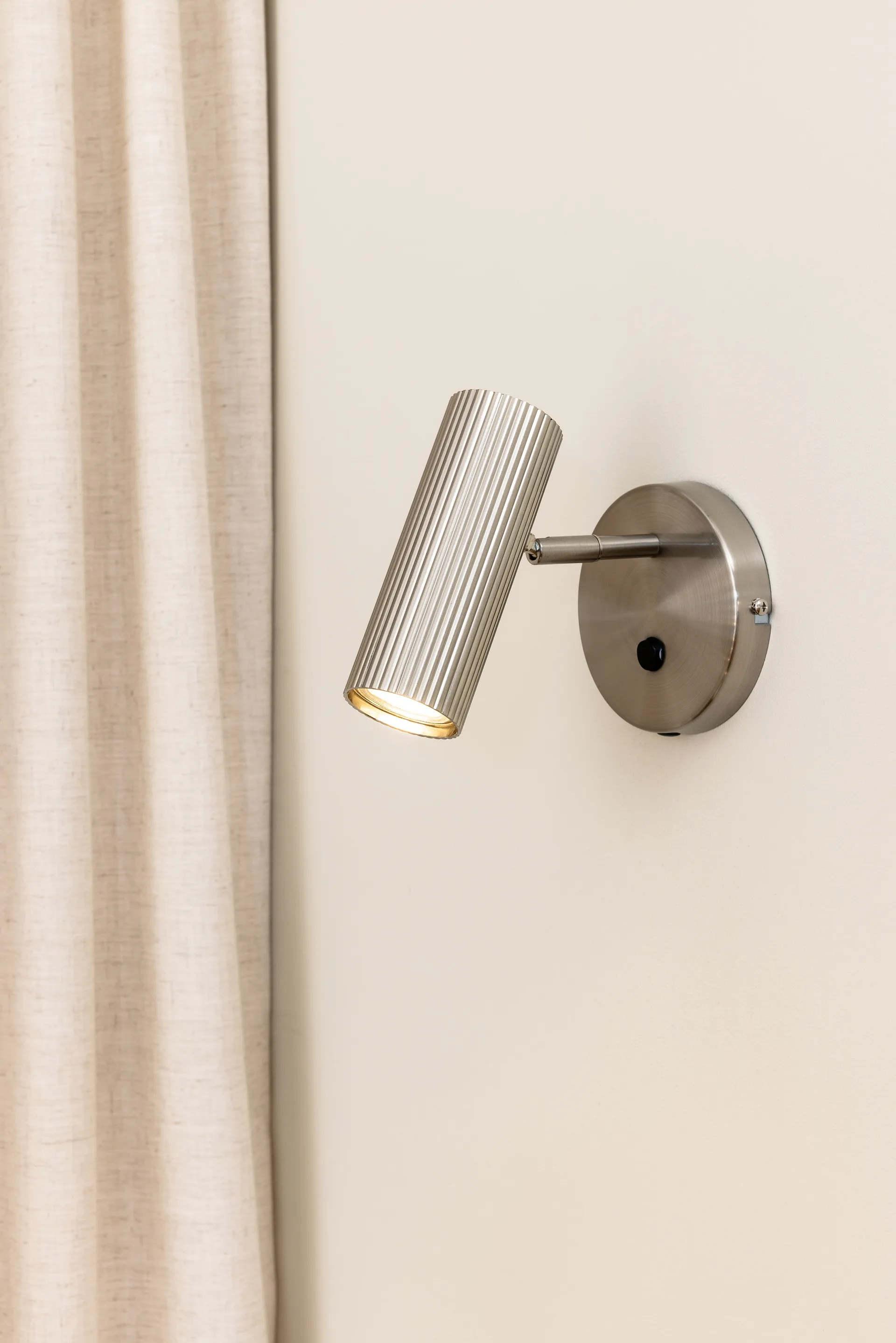 Hubble candeeiro de parede , Aço escovado Globen Lighting