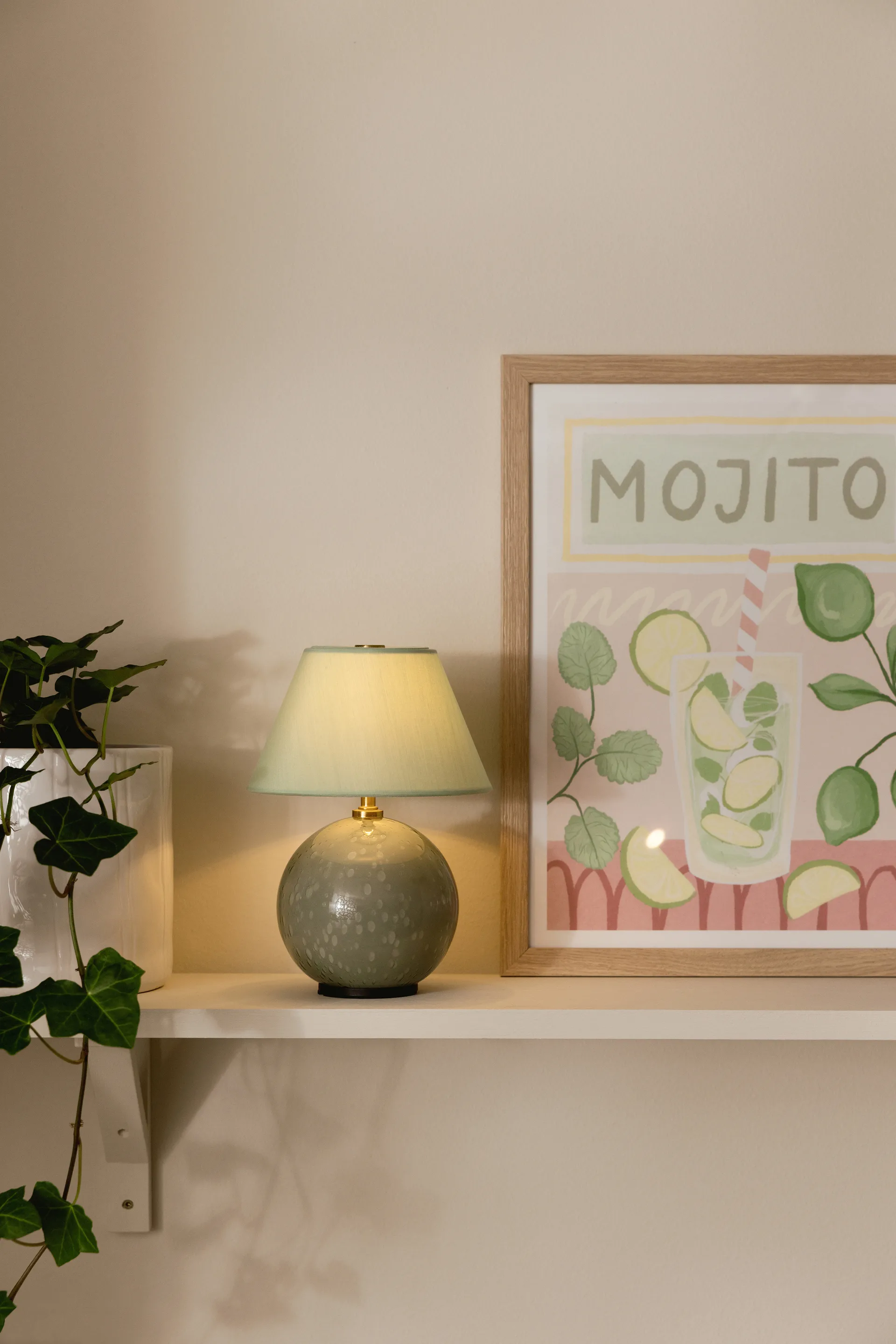 Iris 16 candeeiro de mesa portátil, Verde Globen Lighting