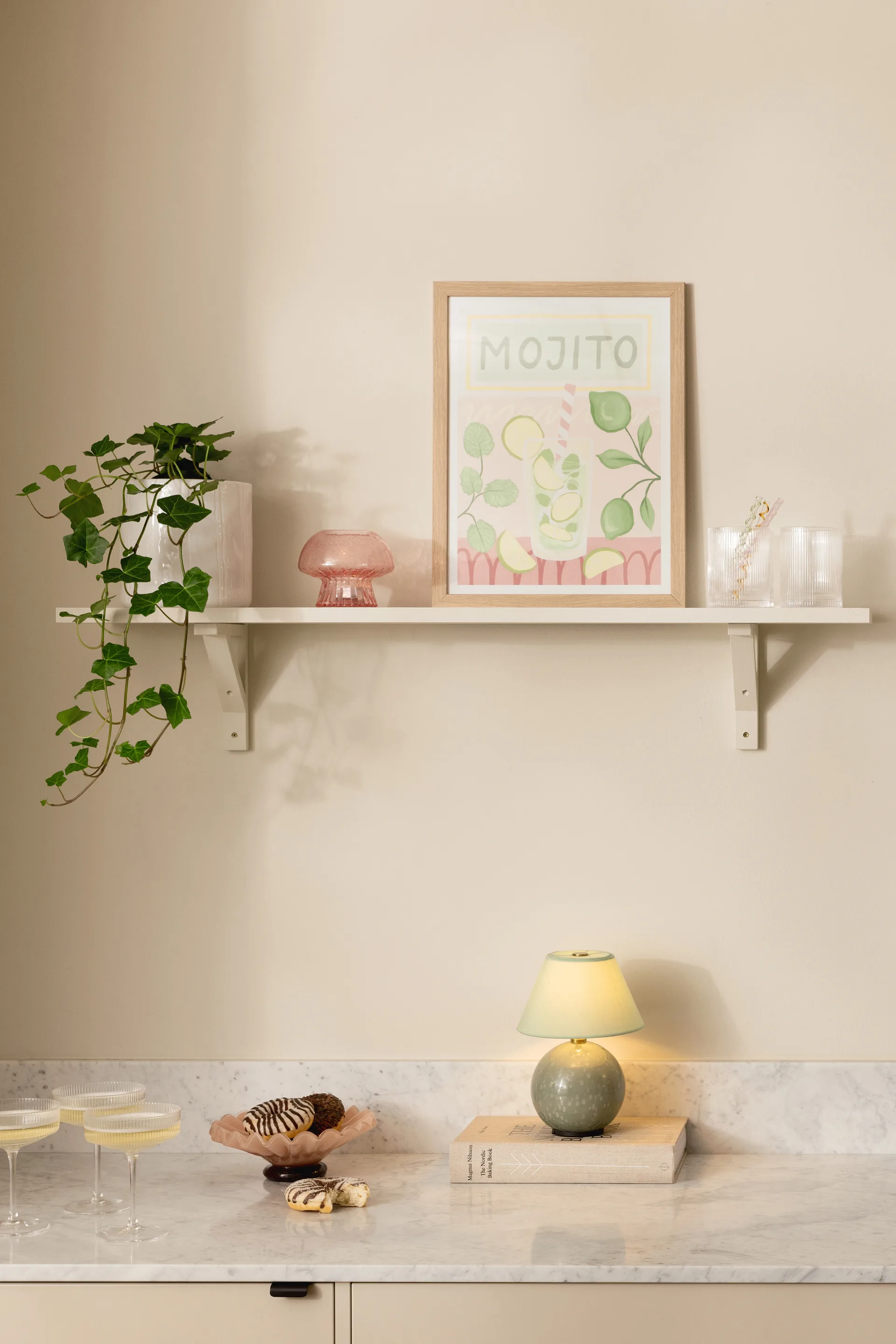 Iris 16 candeeiro de mesa portátil, Verde Globen Lighting