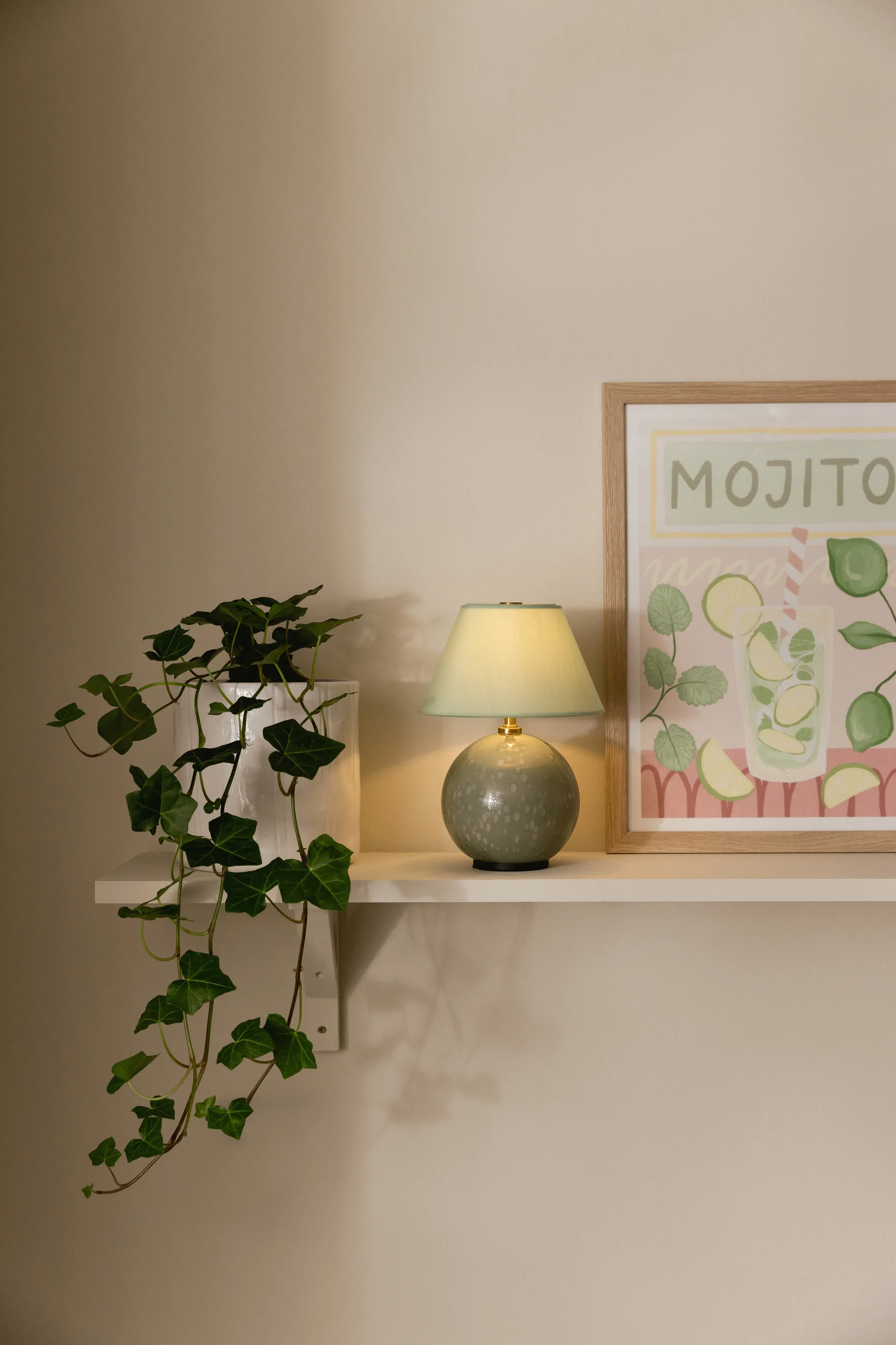 Iris 16 candeeiro de mesa portátil, Verde Globen Lighting