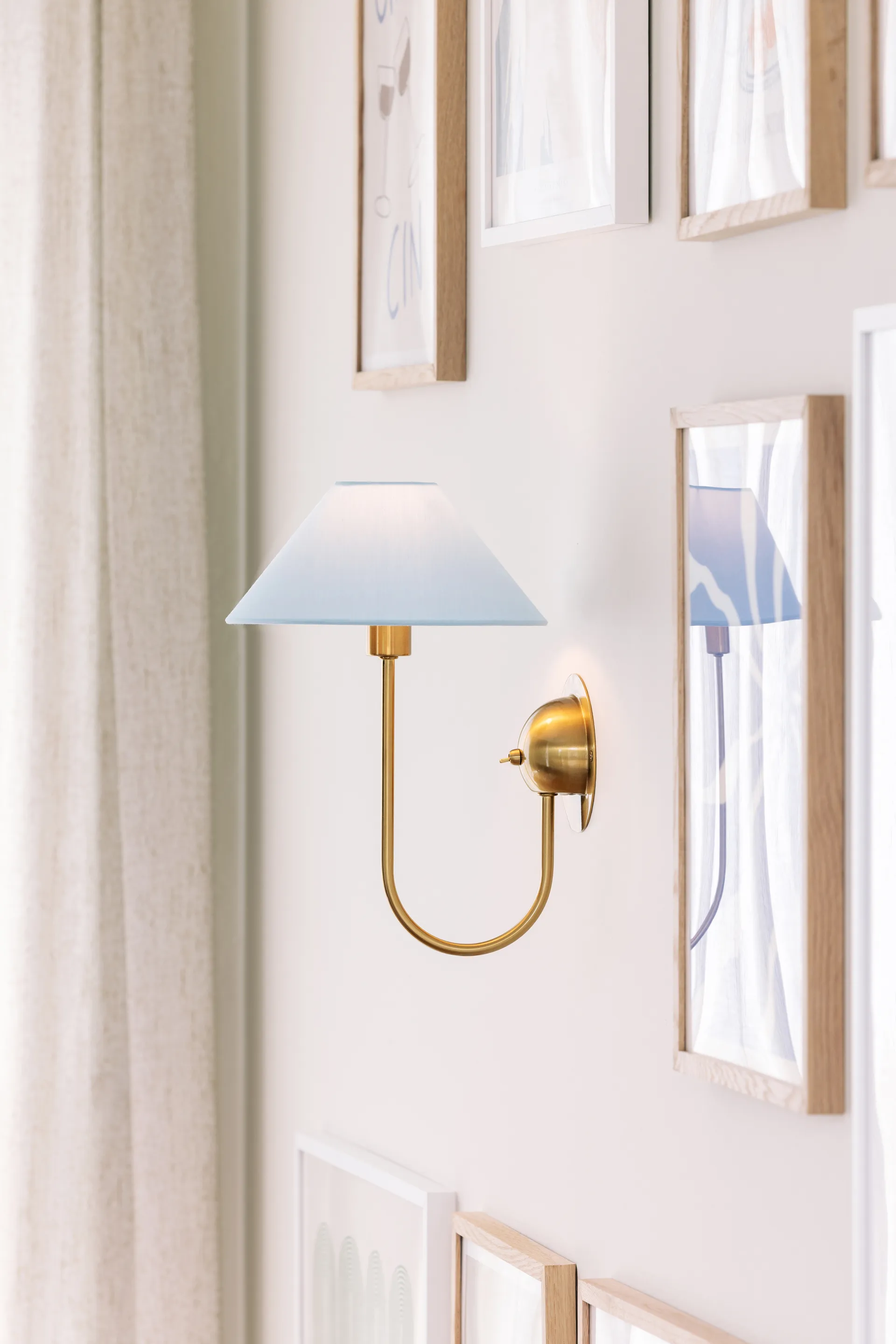 Iris candeeiro de parede , Azul pomba Globen Lighting