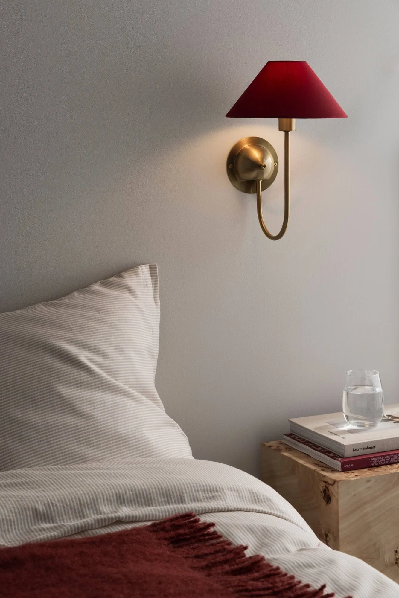 Iris candeeiro de parede , Borgonha Globen Lighting