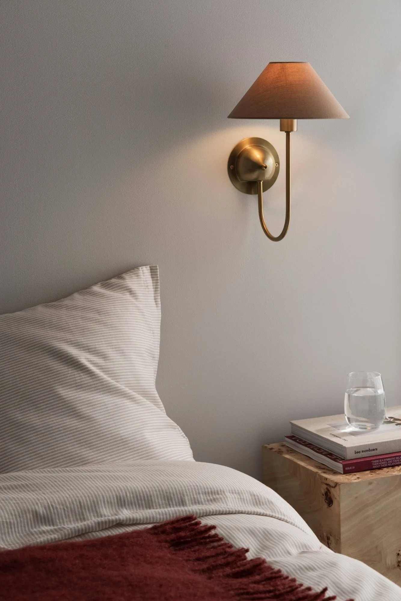 Iris candeeiro de parede , Mocha Globen Lighting