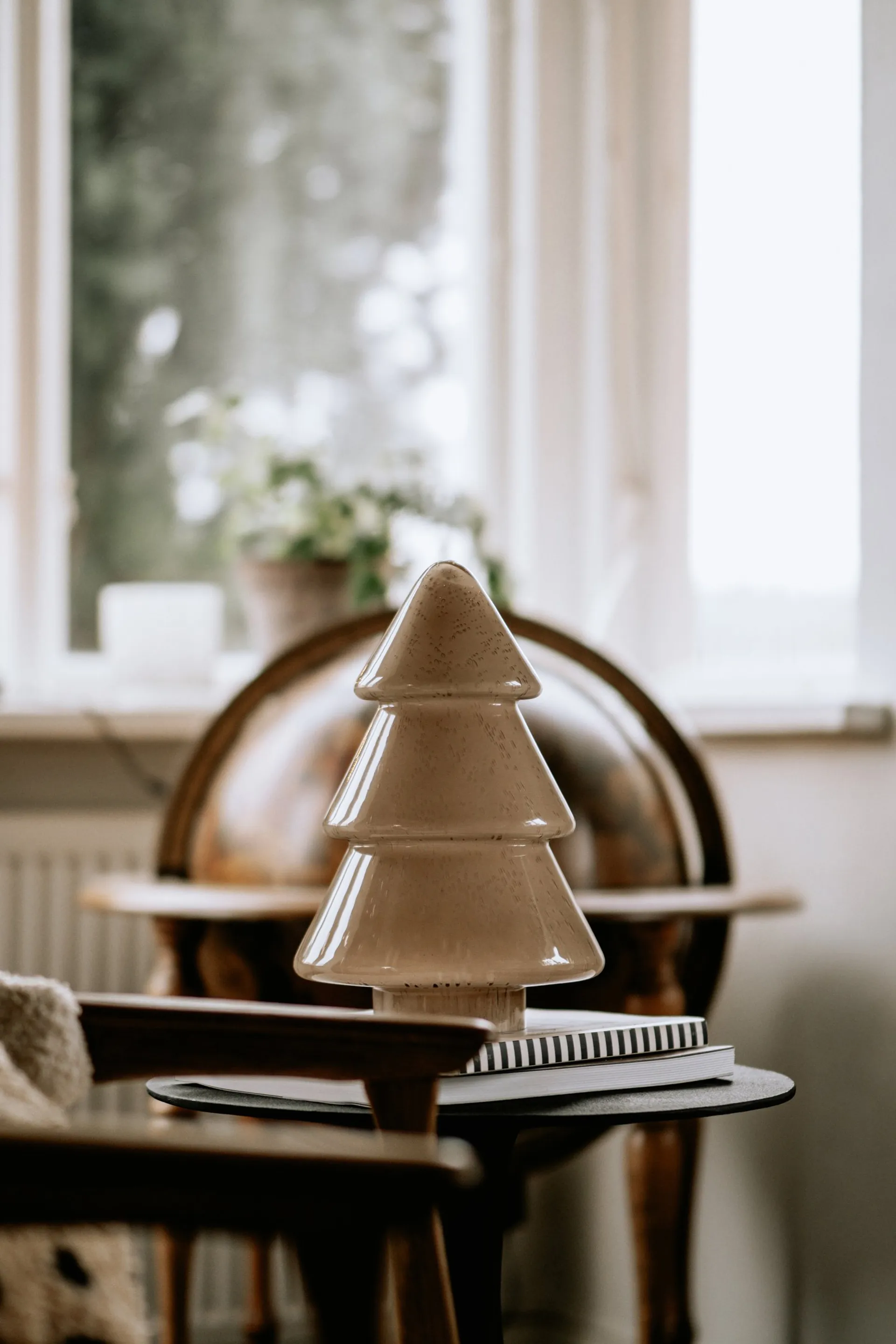 Kvist 20 candeeiro de mesa, Bege Globen Lighting