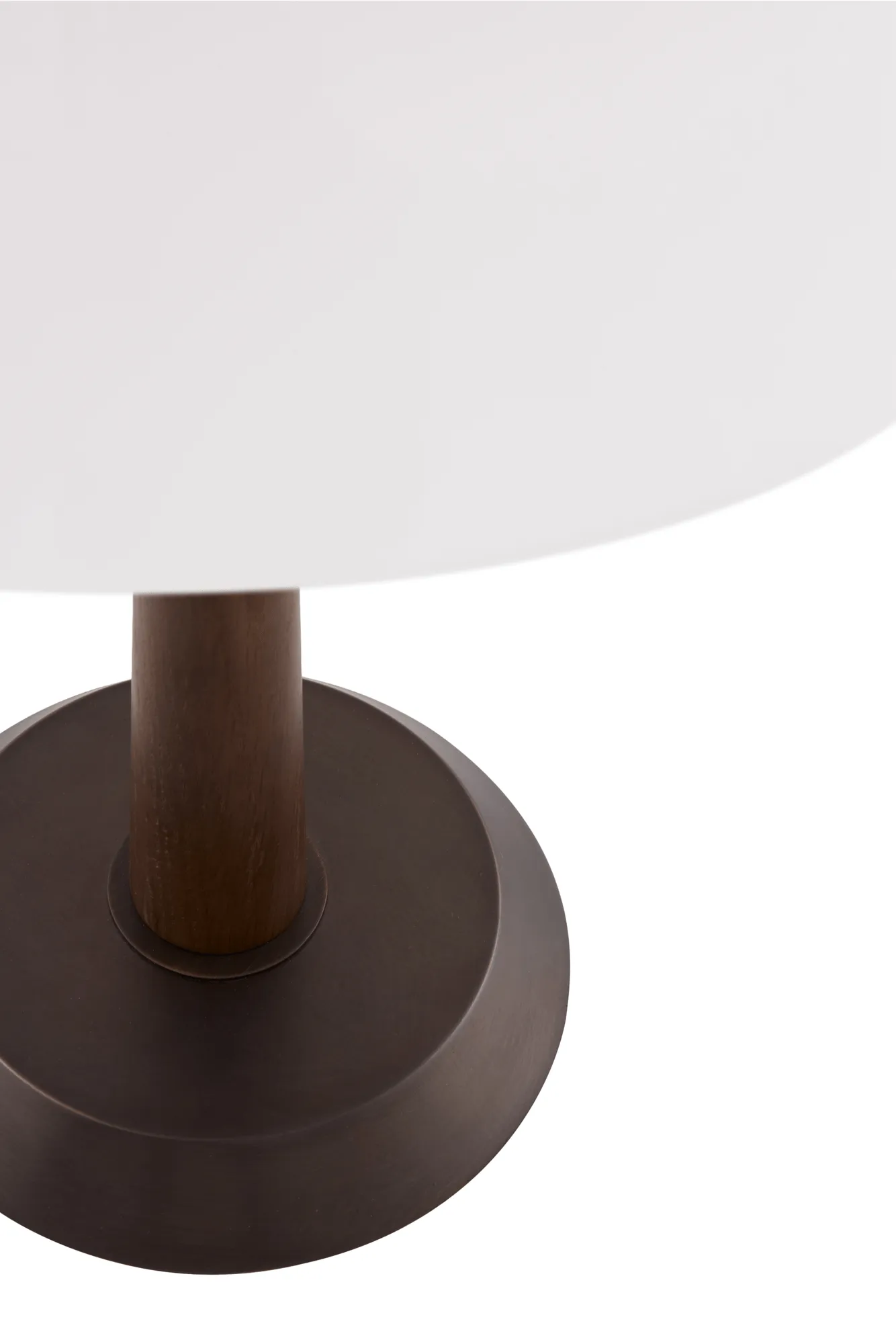 Ligna candeeiro de mesa, Acabamento em nogueira, Ø29x39,2 cm Globen Lighting