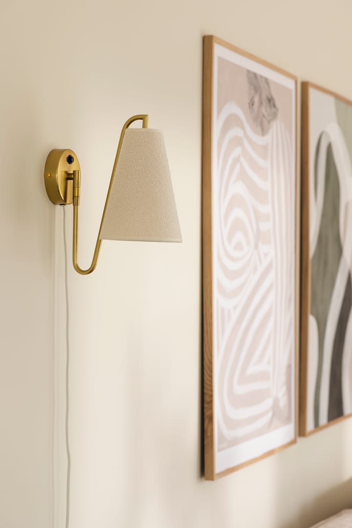 Lou candeeiro de parede, Bouclé branco-latão escovado  Globen Lighting