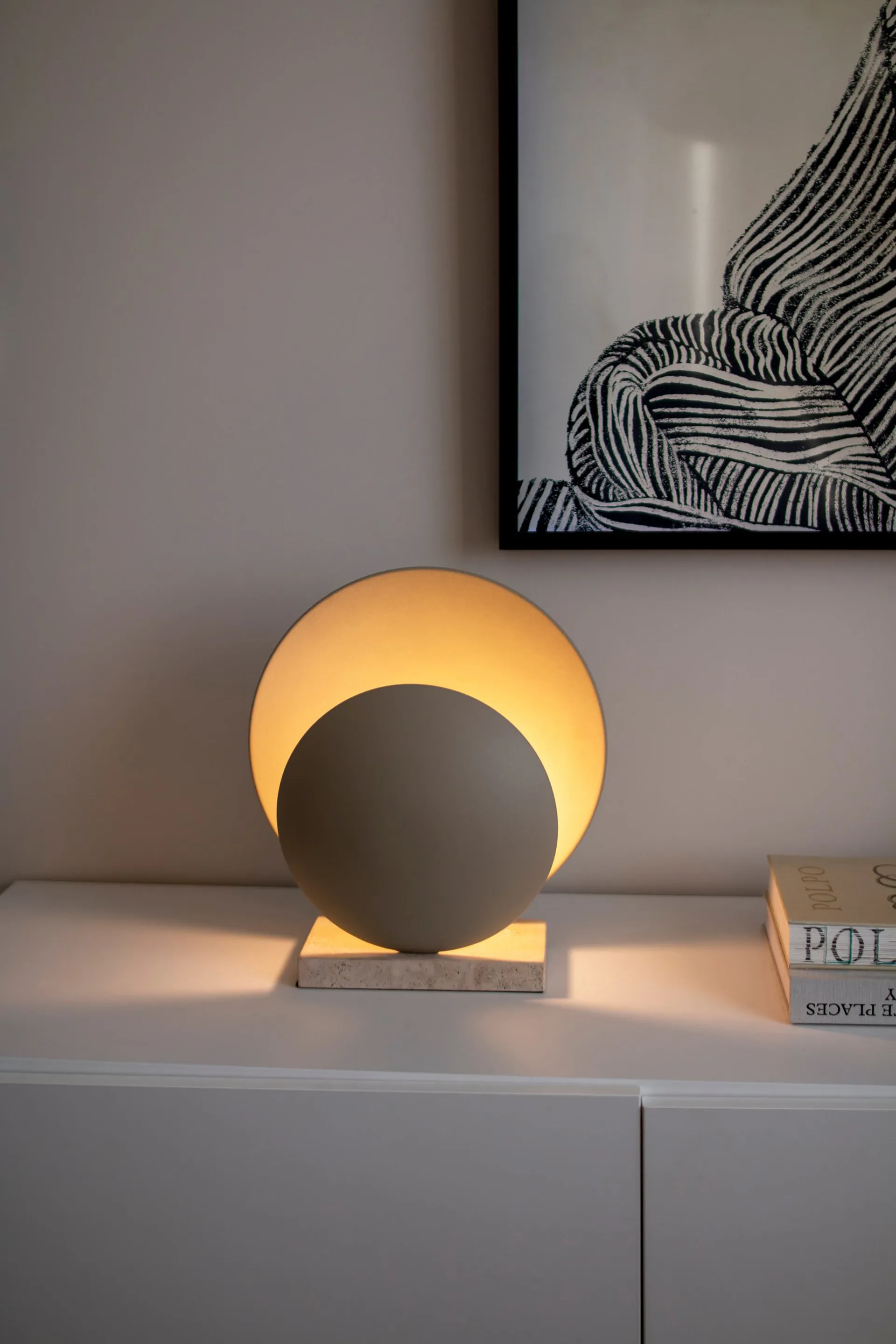 Orbit candeeiro de mesa , Beige-Travertina Globen Lighting