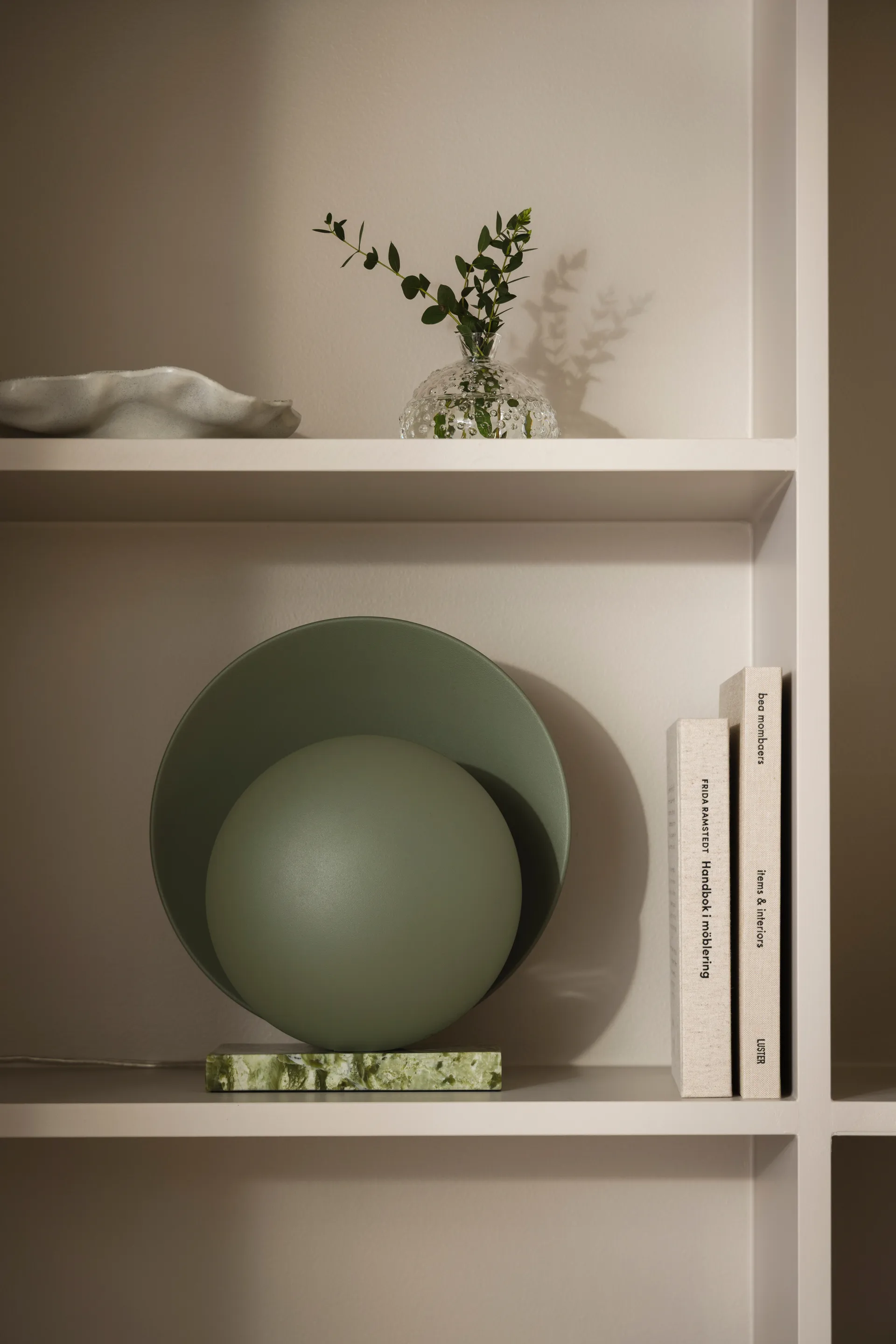 Orbit candeeiro de mesa , Verde musgo Globen Lighting