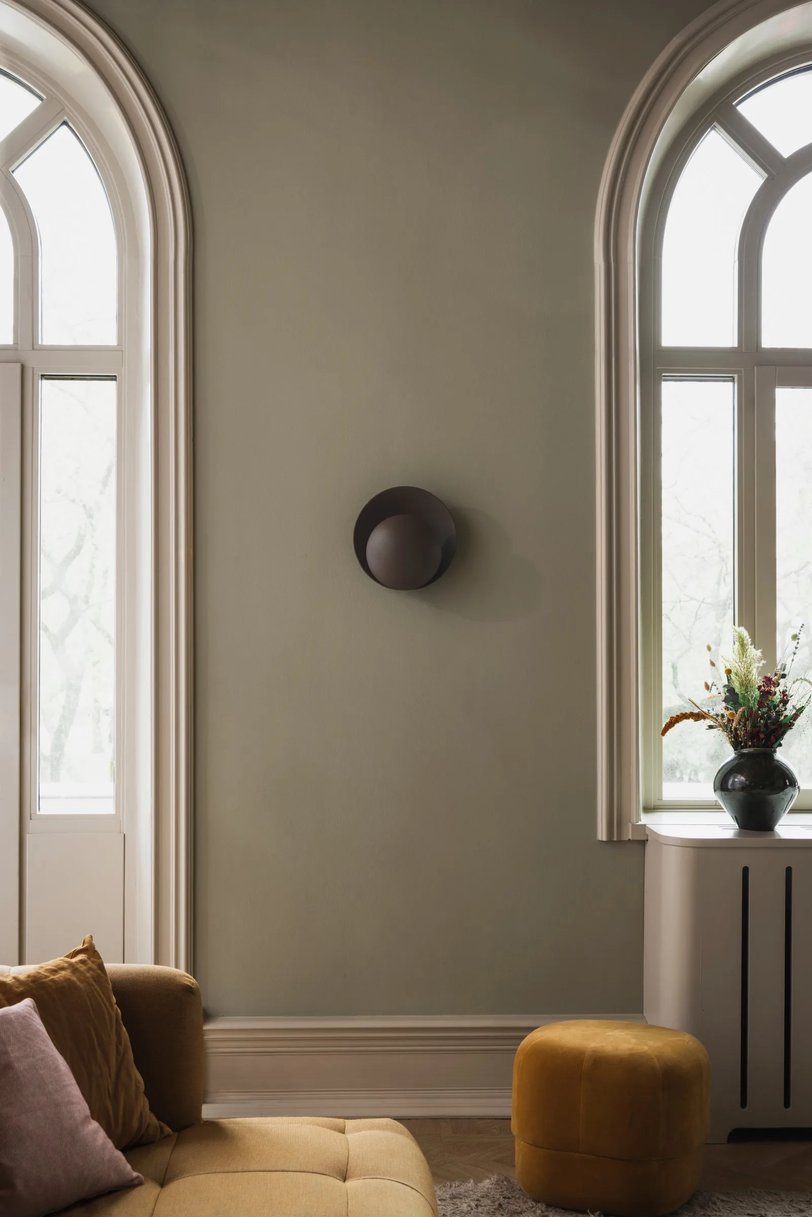 Orbit candeeiro de parede, Mocha Globen Lighting