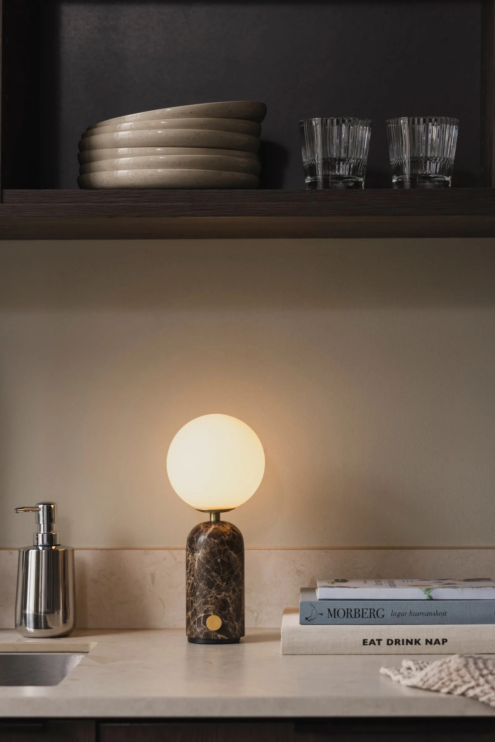 Torrano candeeiro de mesa portátil, Mármore castanho, 27,5 cm Globen Lighting