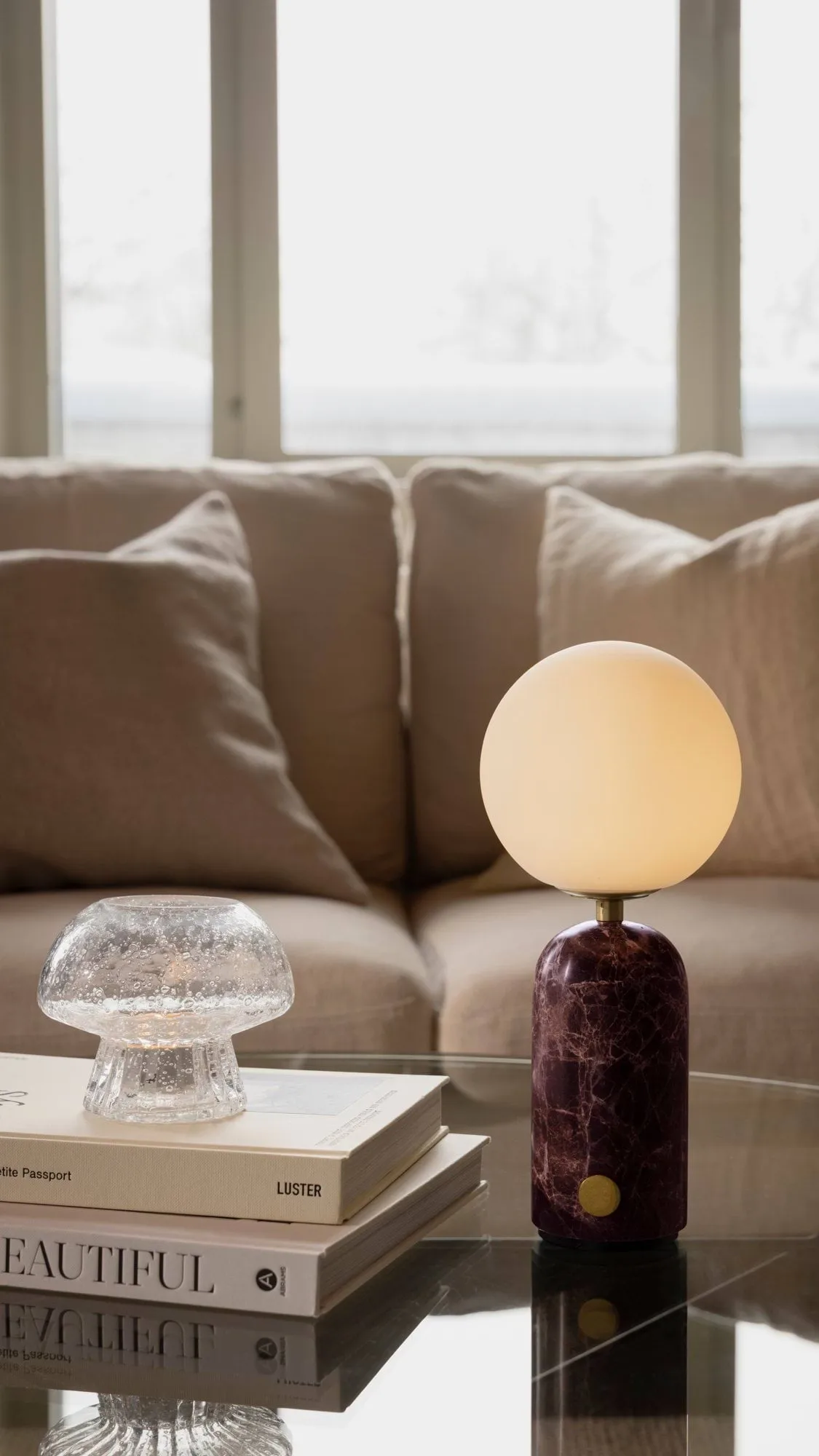 Torrano candeeiro de mesa portátil, Rosso levanto Globen Lighting