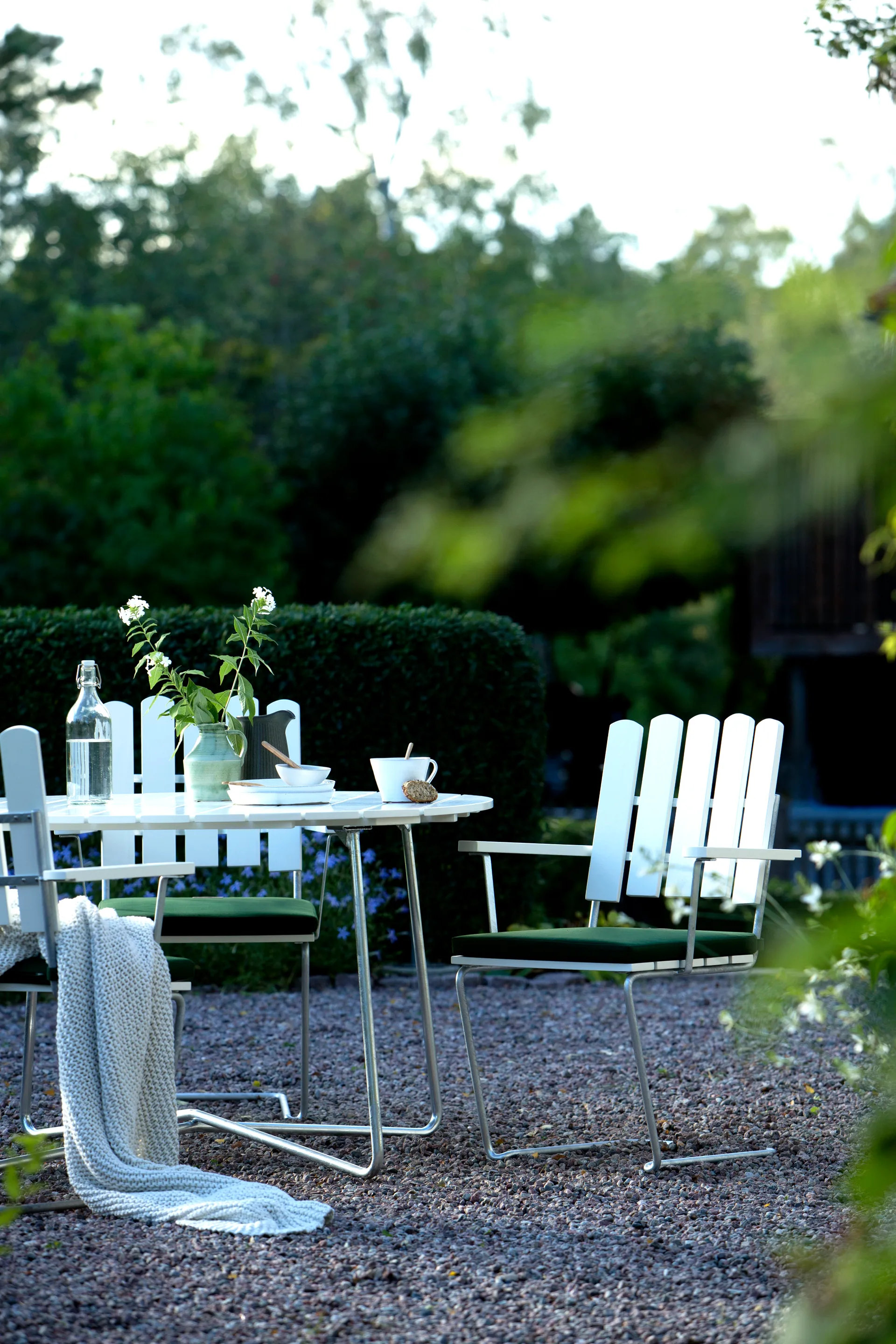 Conjunto Sala de Jantar Grythyttan branco 9A Ø120cm + 5 unidades A2 Grythyttan Stålmöbler