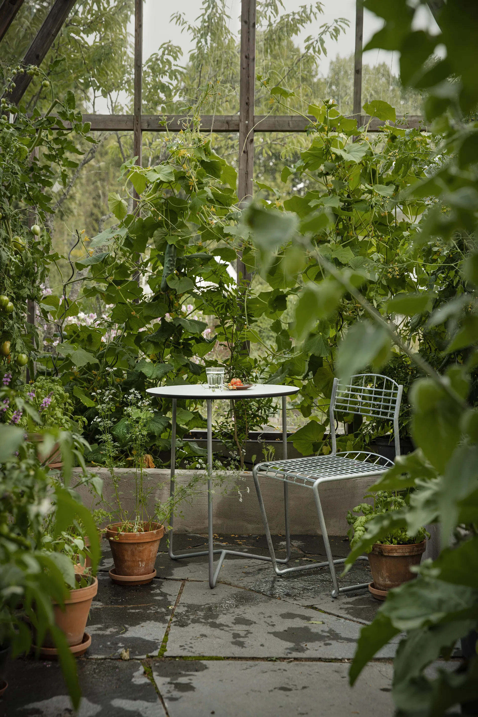 Mesa High Tech ø60 cm, Branco-estrutura em aço galvanizado à quente Grythyttan Stålmöbler