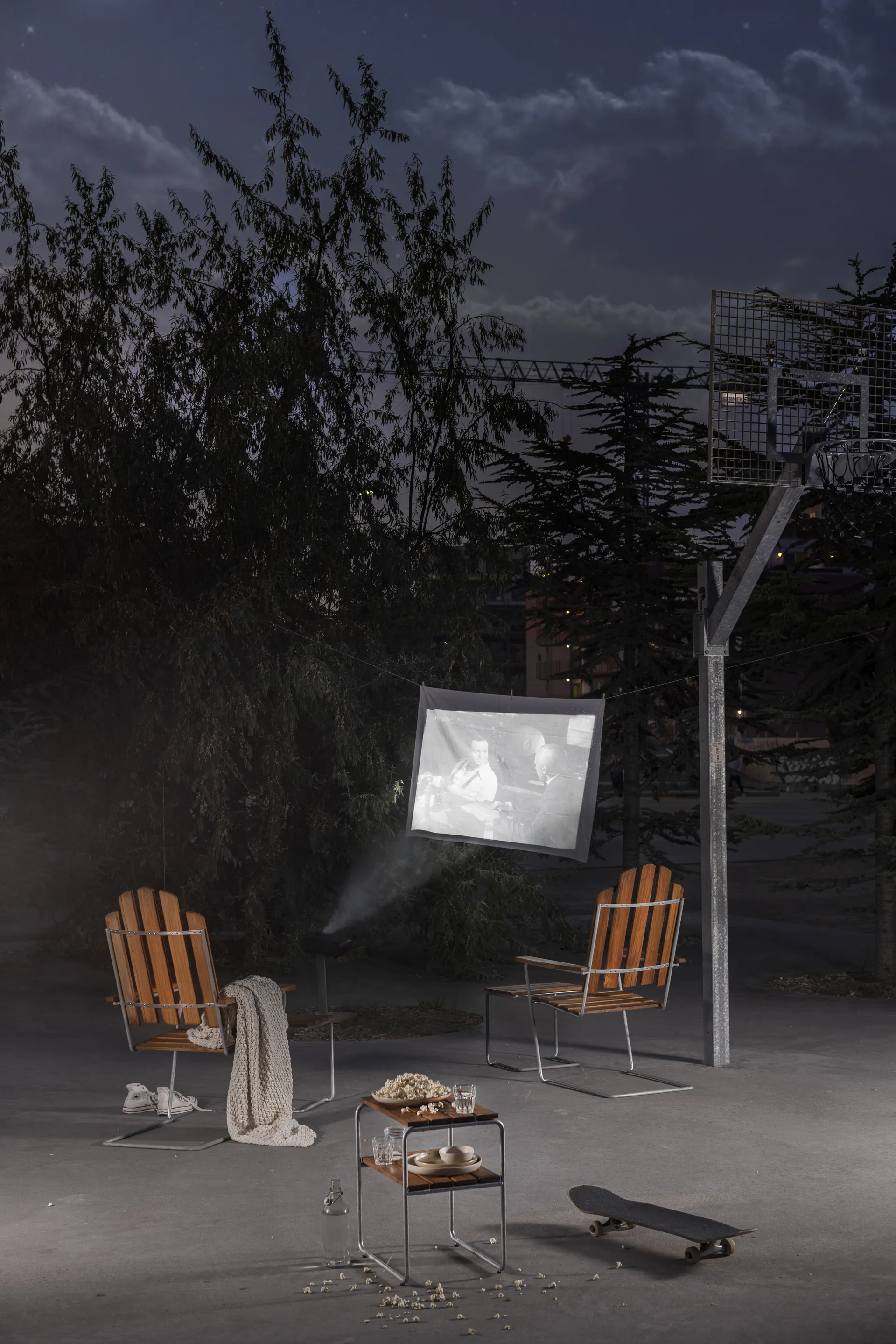 Mesa lateral Grythyttan, Teca-estrutura em aço galvanizado quente Grythyttan Stålmöbler