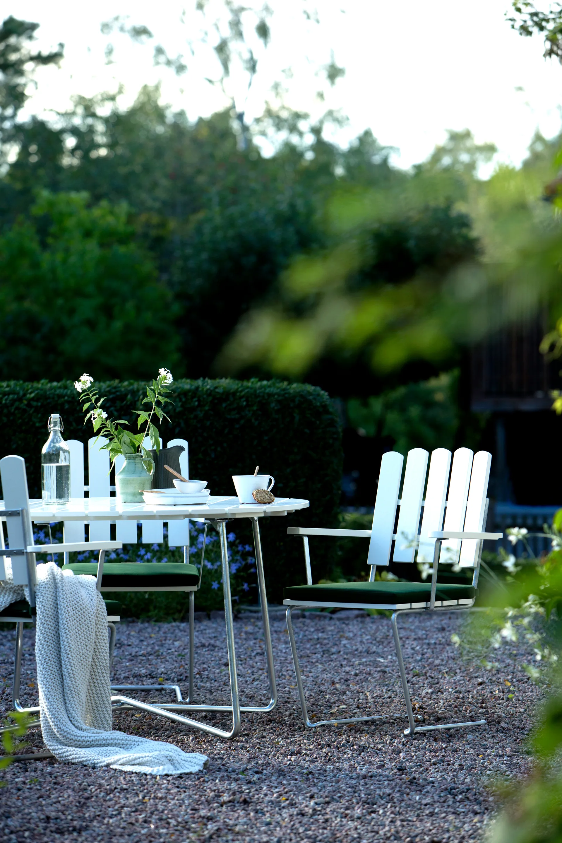 Poltrona A2, Carvalho laqueado branco- galvanizado à quente Grythyttan Stålmöbler