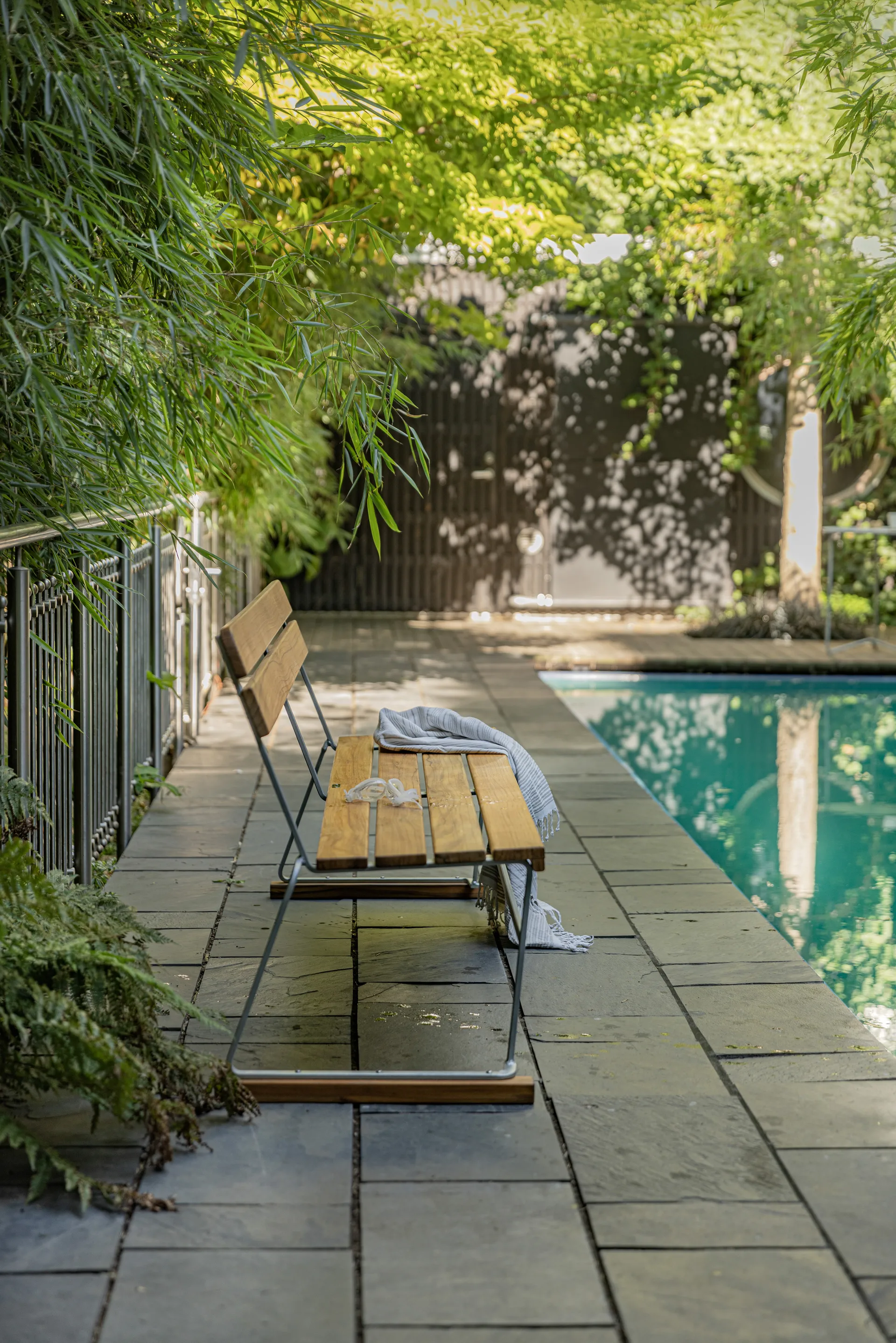 Sofá 5, Teca-estrutura em aço galvanizado à quente Grythyttan Stålmöbler