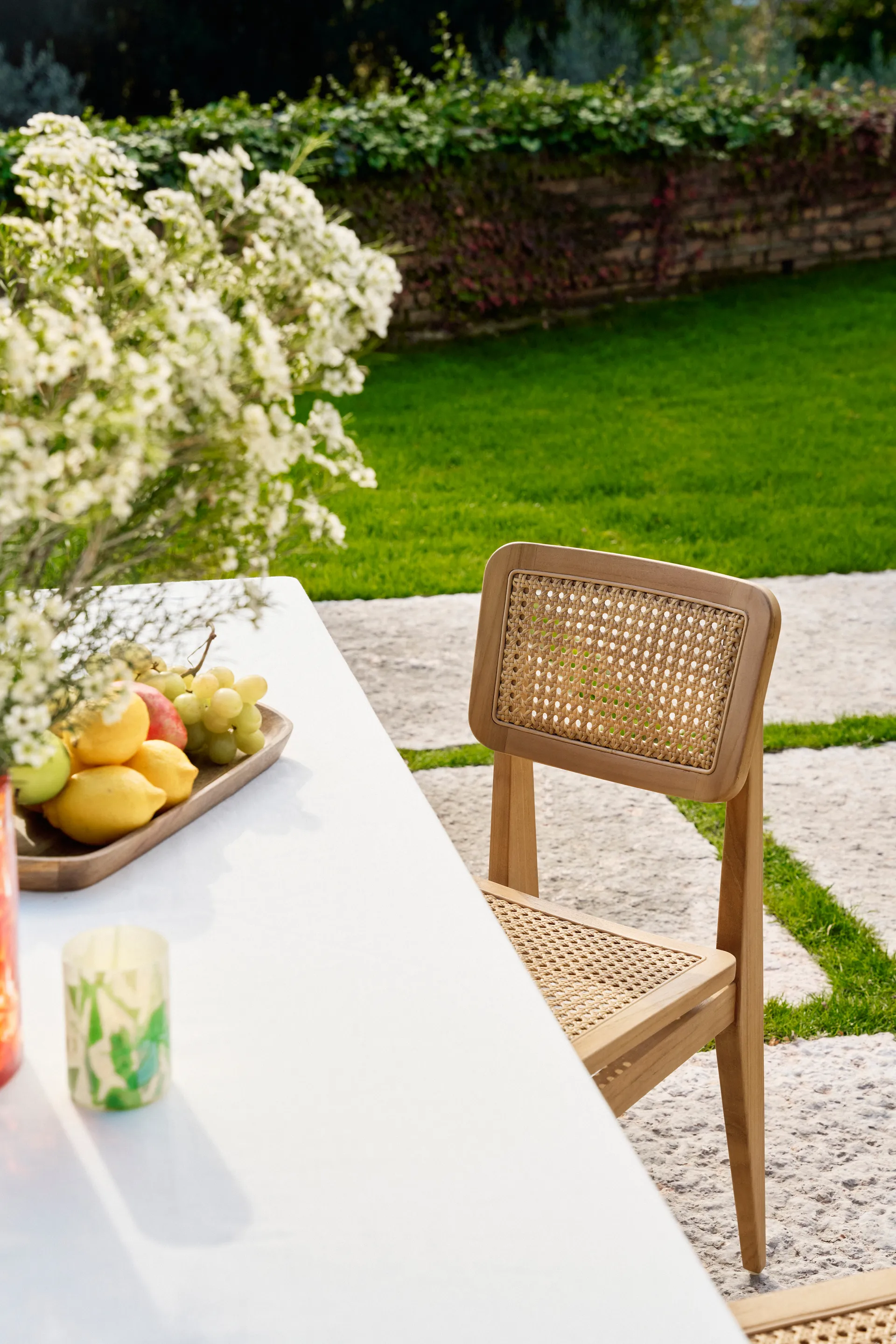 Cadeira C-chair Outdoor, All french cane-natural teak GUBI