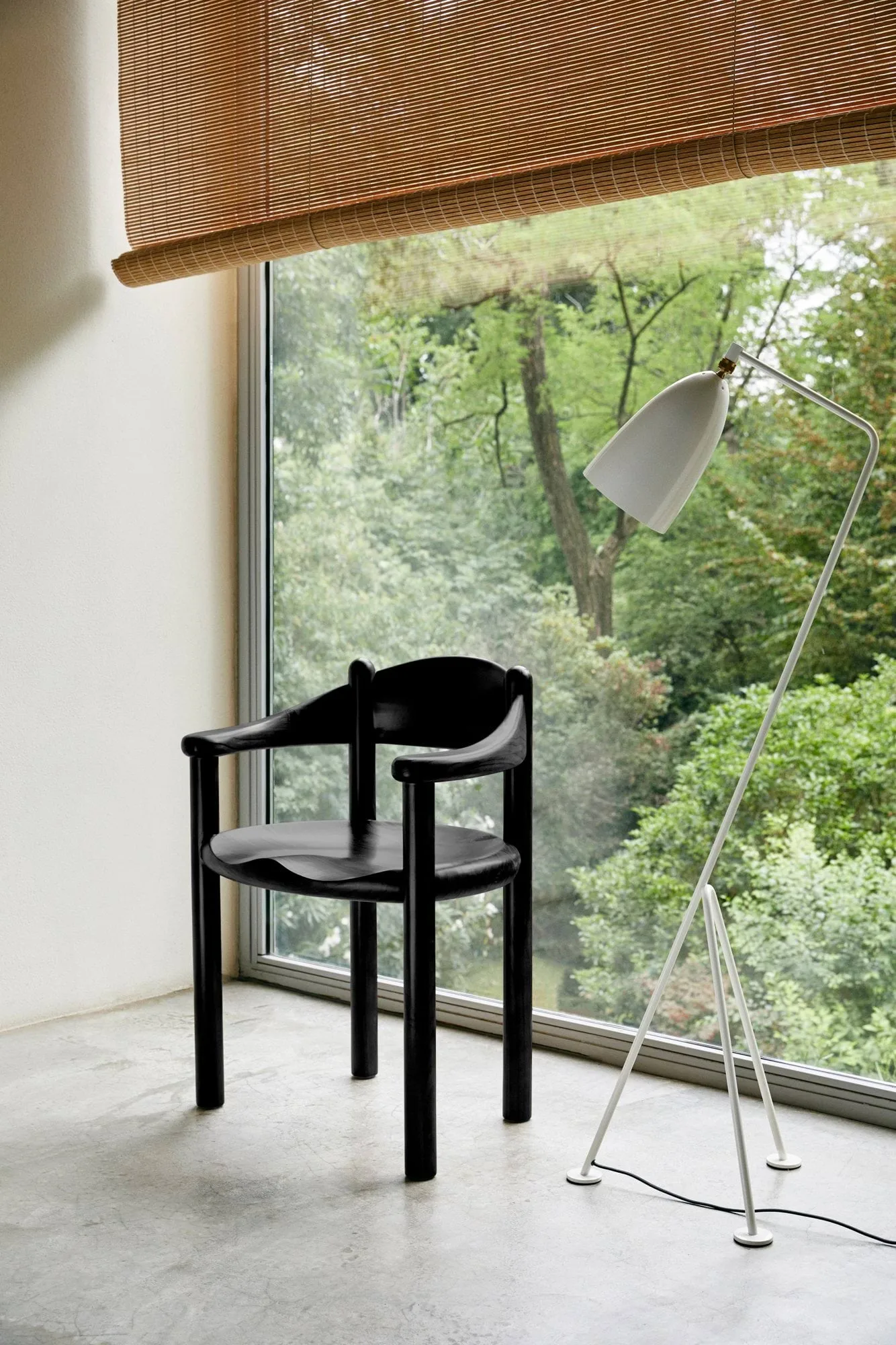 Cadeira de braços Daumiller, Brown-black pine GUBI