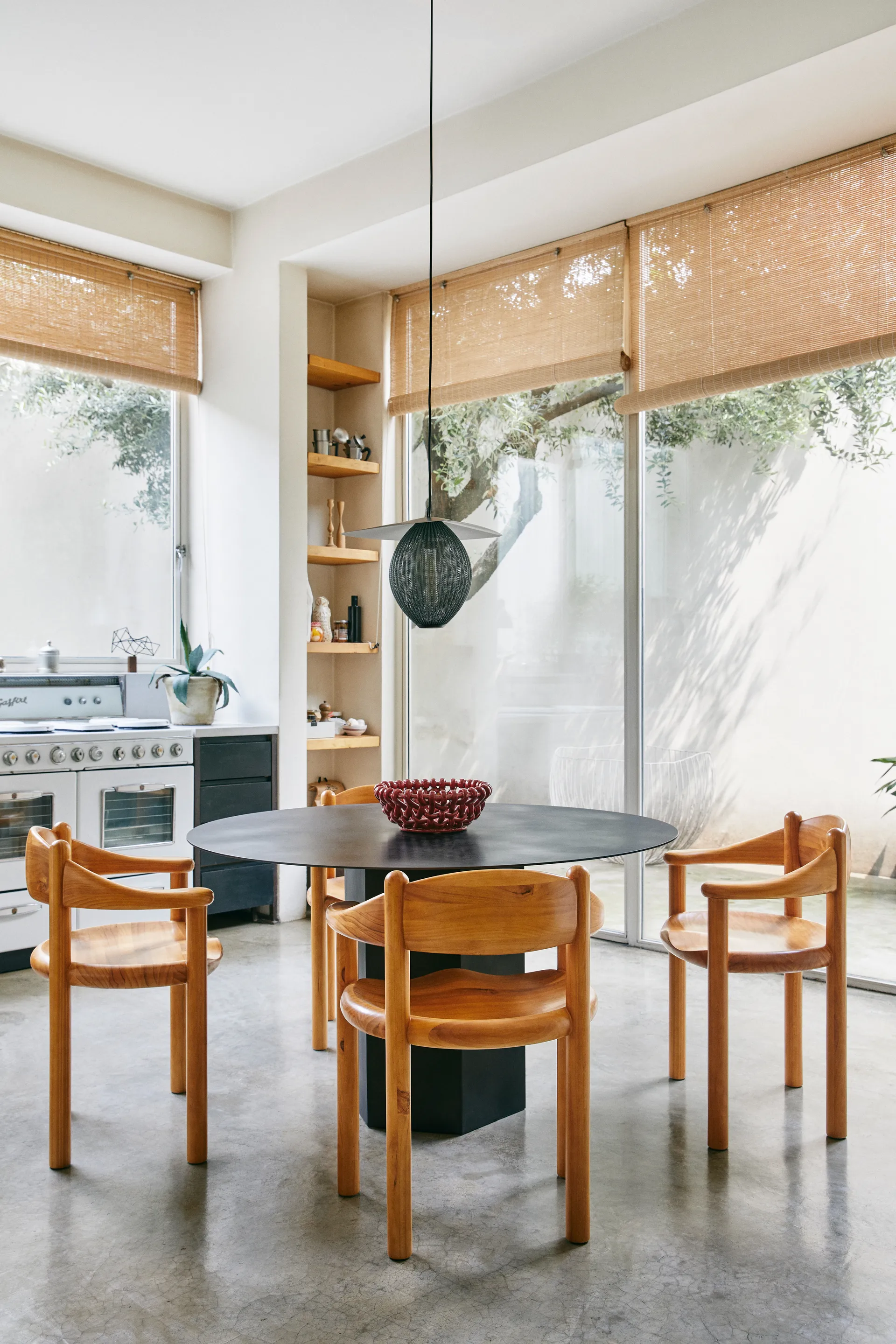 Cadeira de braços Daumiller, Pino dourado GUBI