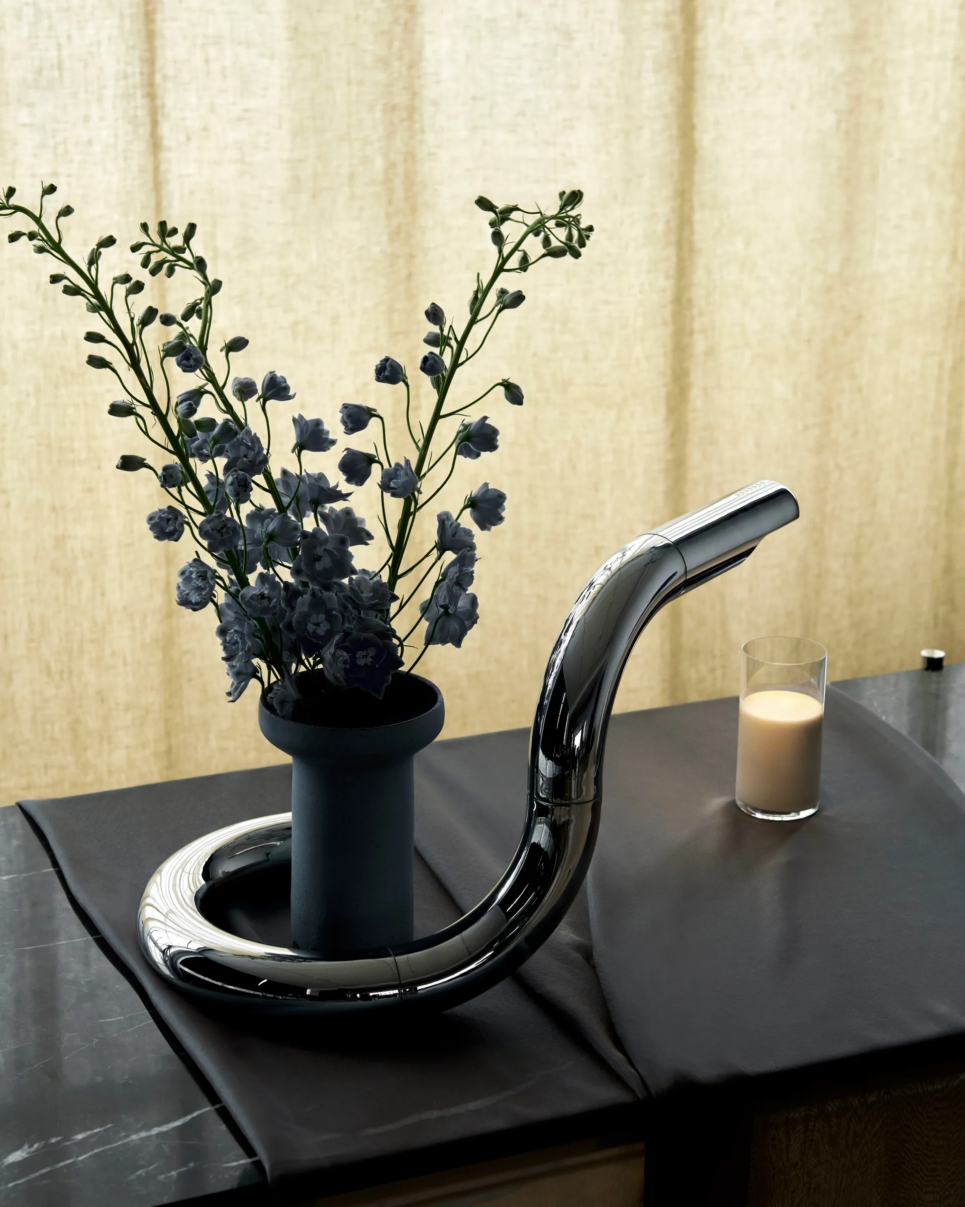 Candeeiro de mesa Aspide, Cromo  GUBI