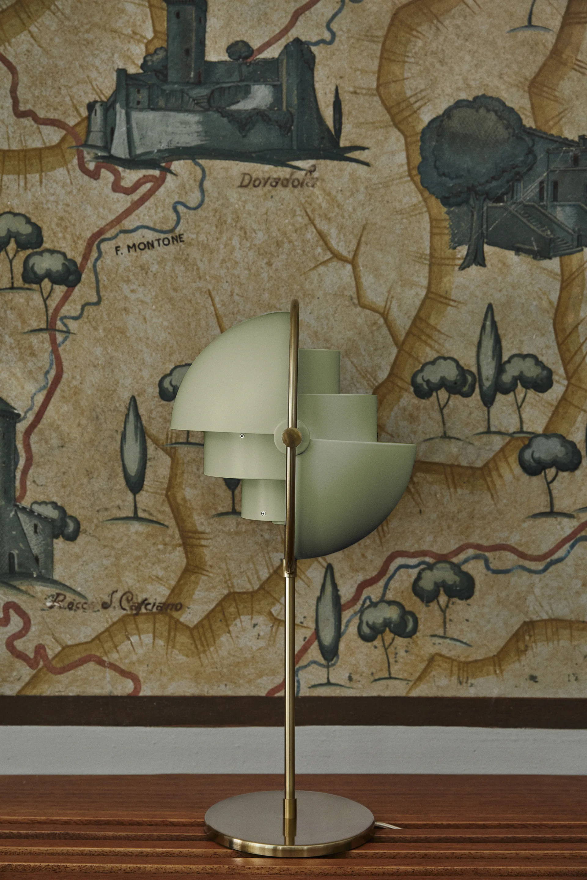 Candeeiro de mesa Multi-Lite , Latão-desert Sálvia GUBI