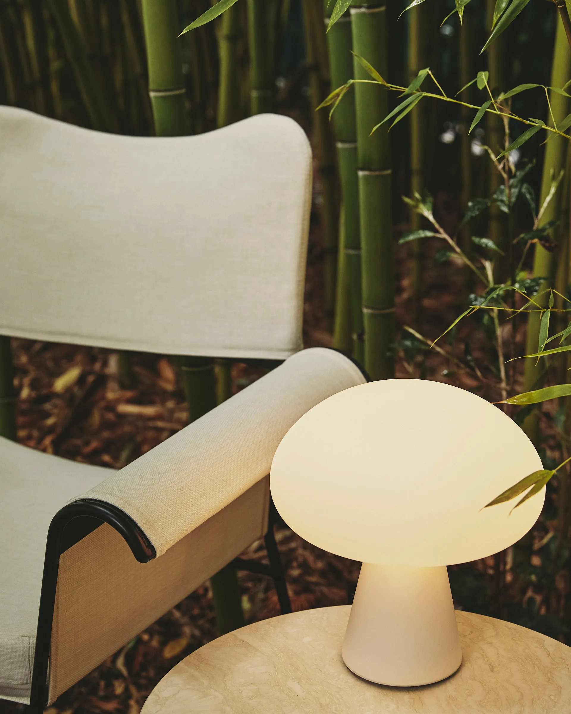 Candeeiro de mesa Obello, Vidro fosco GUBI