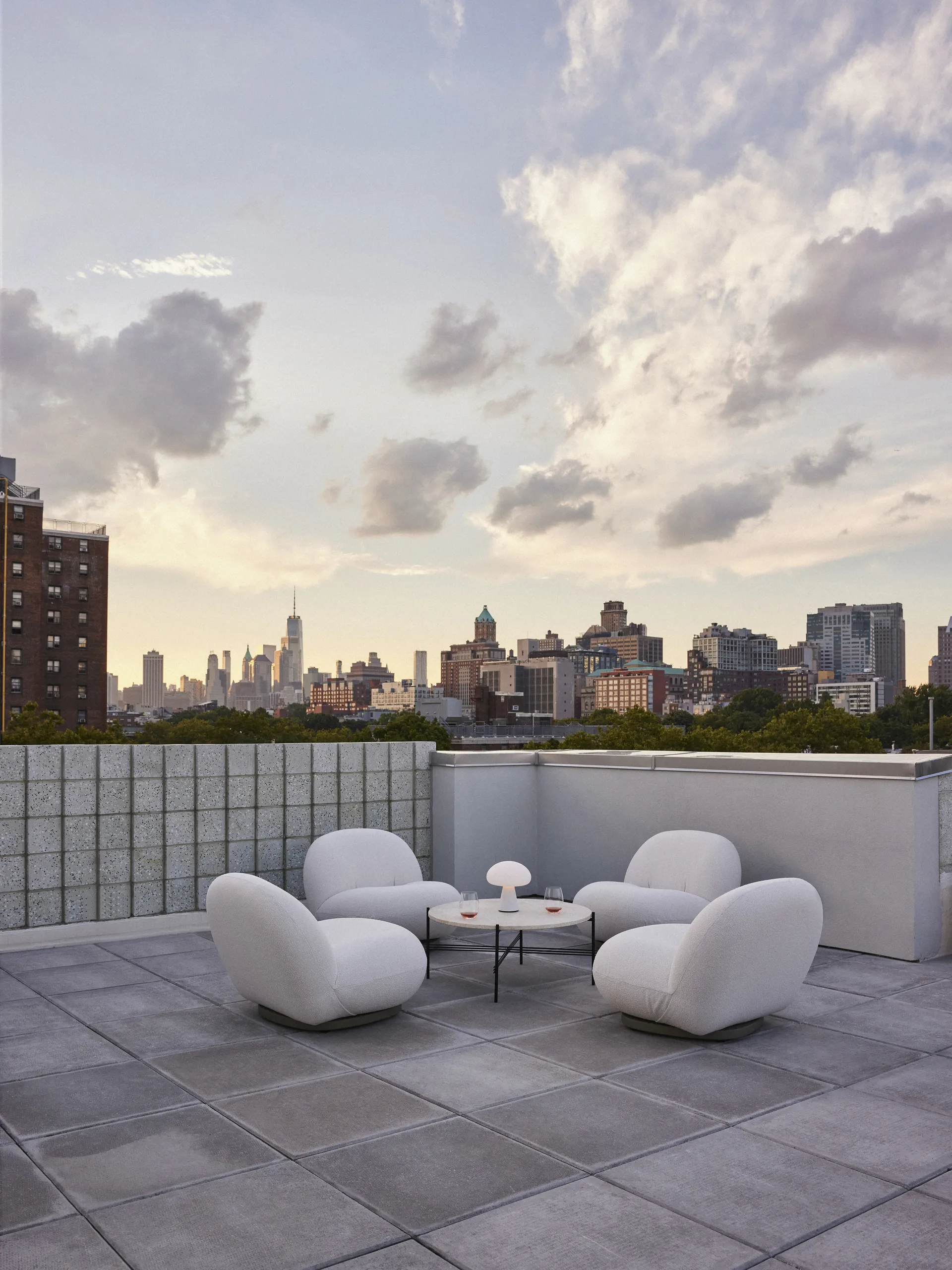 Candeeiro de mesa Obello, Vidro fosco GUBI