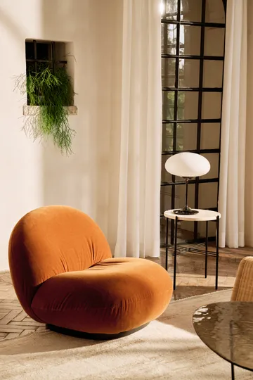 Candeeiro de mesa Stemlite - Black chrome-opalglass, 42 cm - GUBI