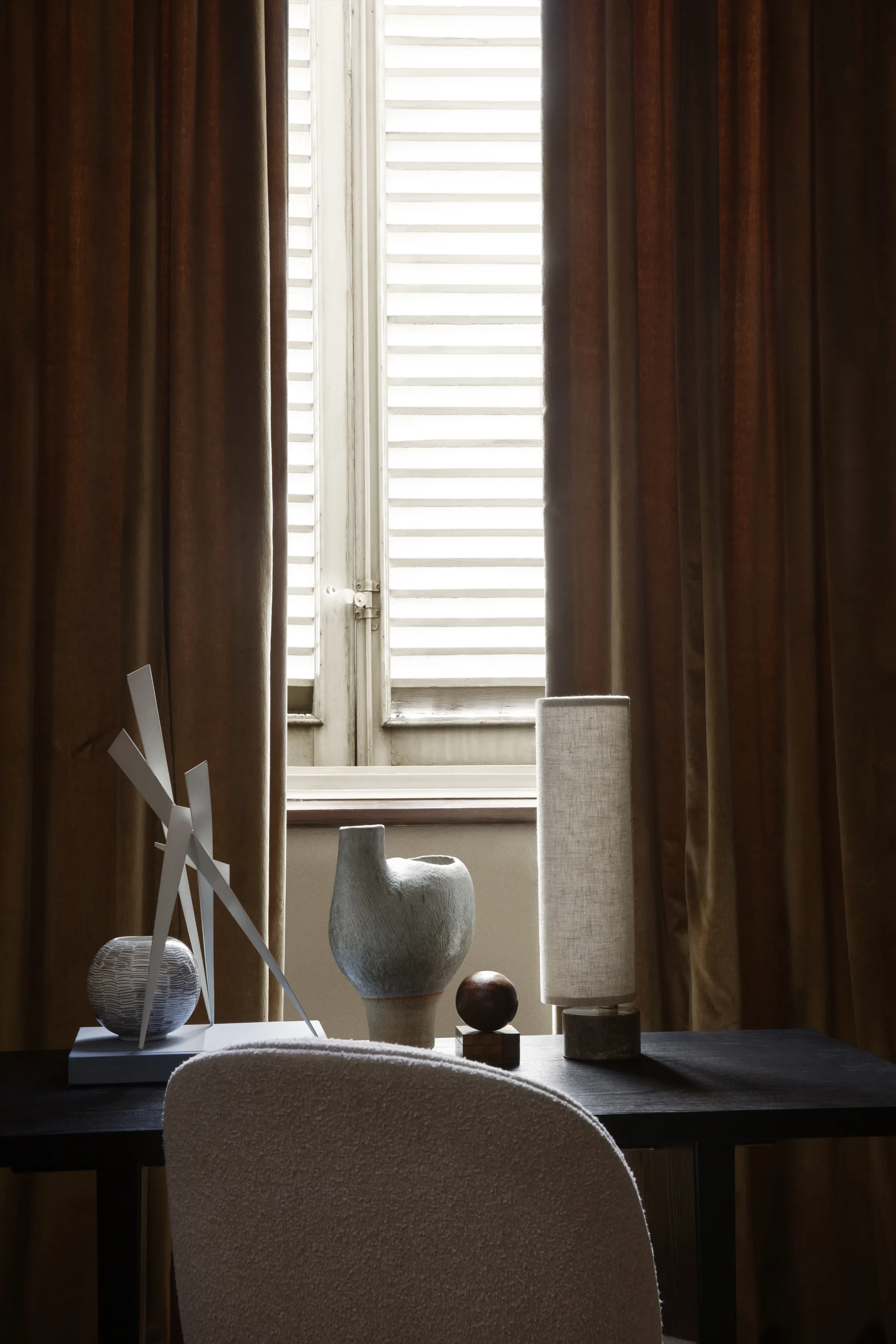 Candeeiro de mesa Unbound, Tecido-mármore cinza GUBI