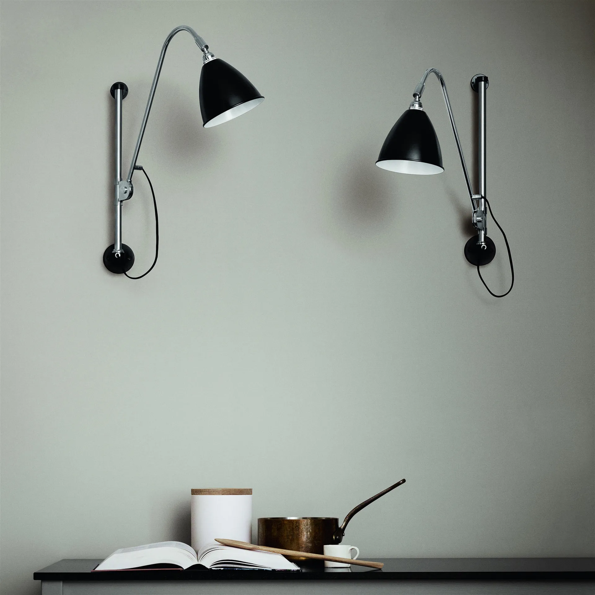 Candeeiro de parede Bestlite BL5, Preto-cromado GUBI