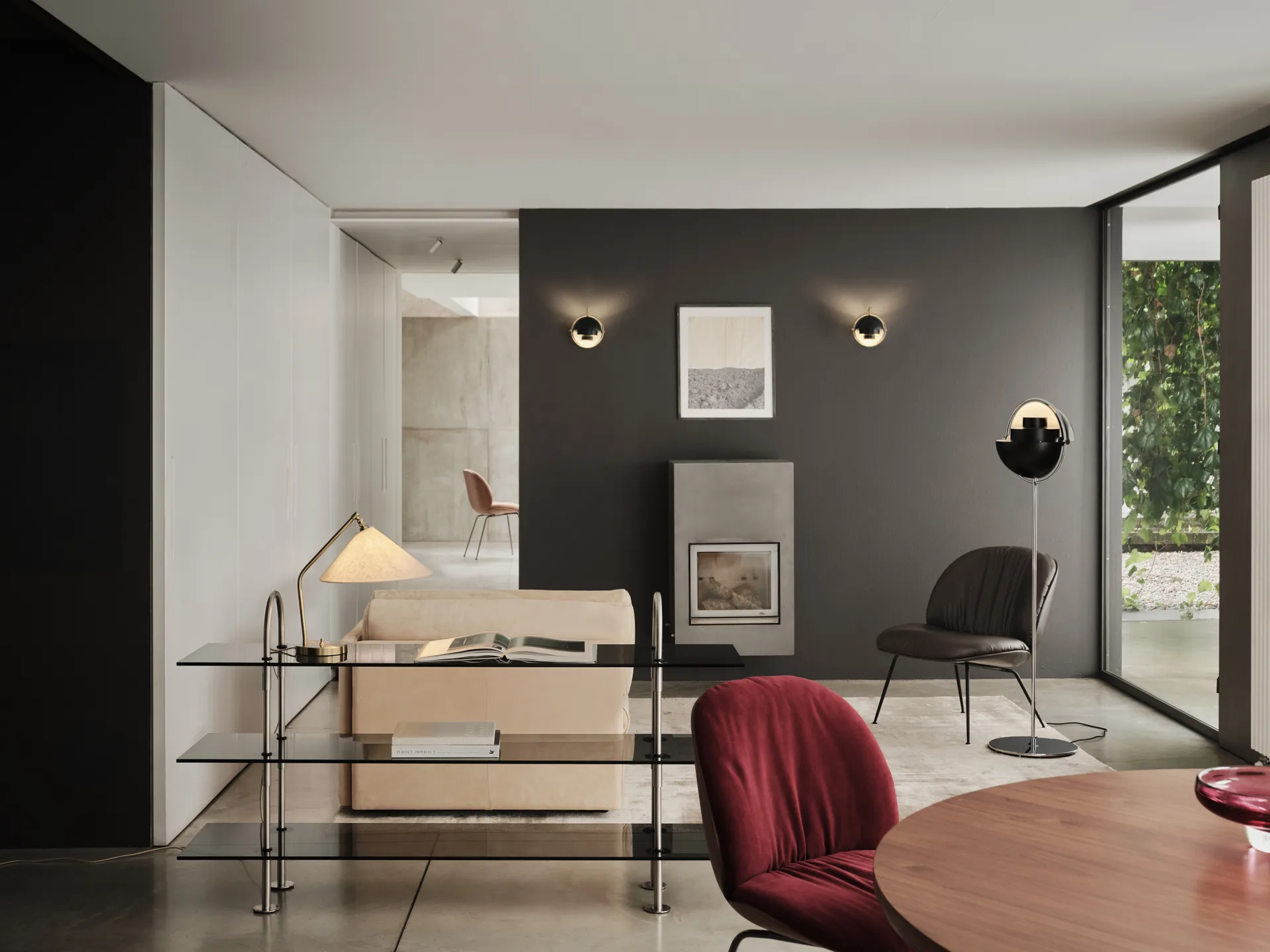 Candeeiro de parede Multi-Lite, Preto-latão GUBI