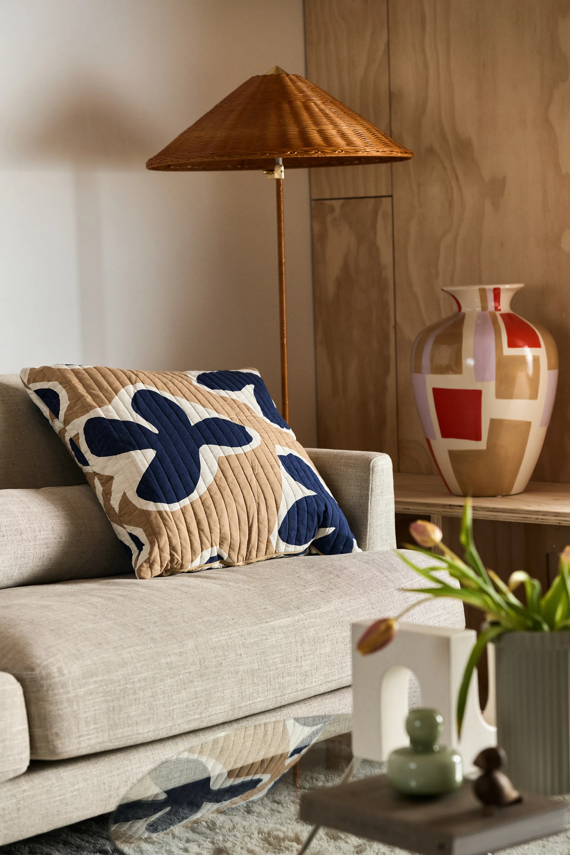 Candeeiro de pé 9602, Latão-wicker willow GUBI