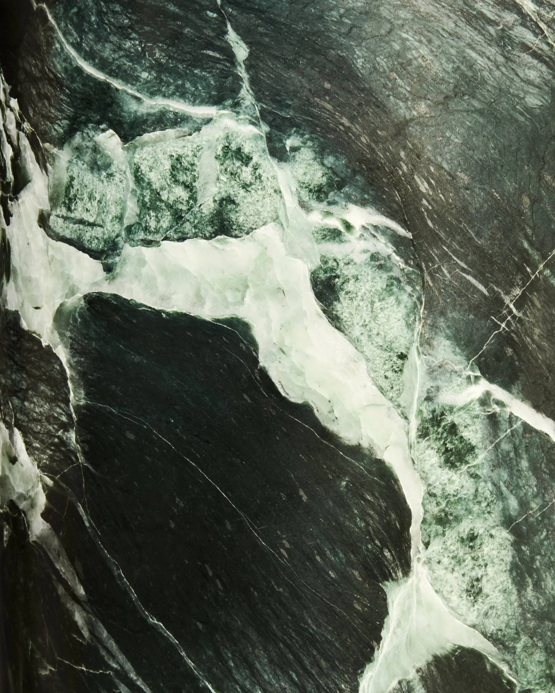 Candeeiro de pé Gravity, Emerald marble-white GUBI