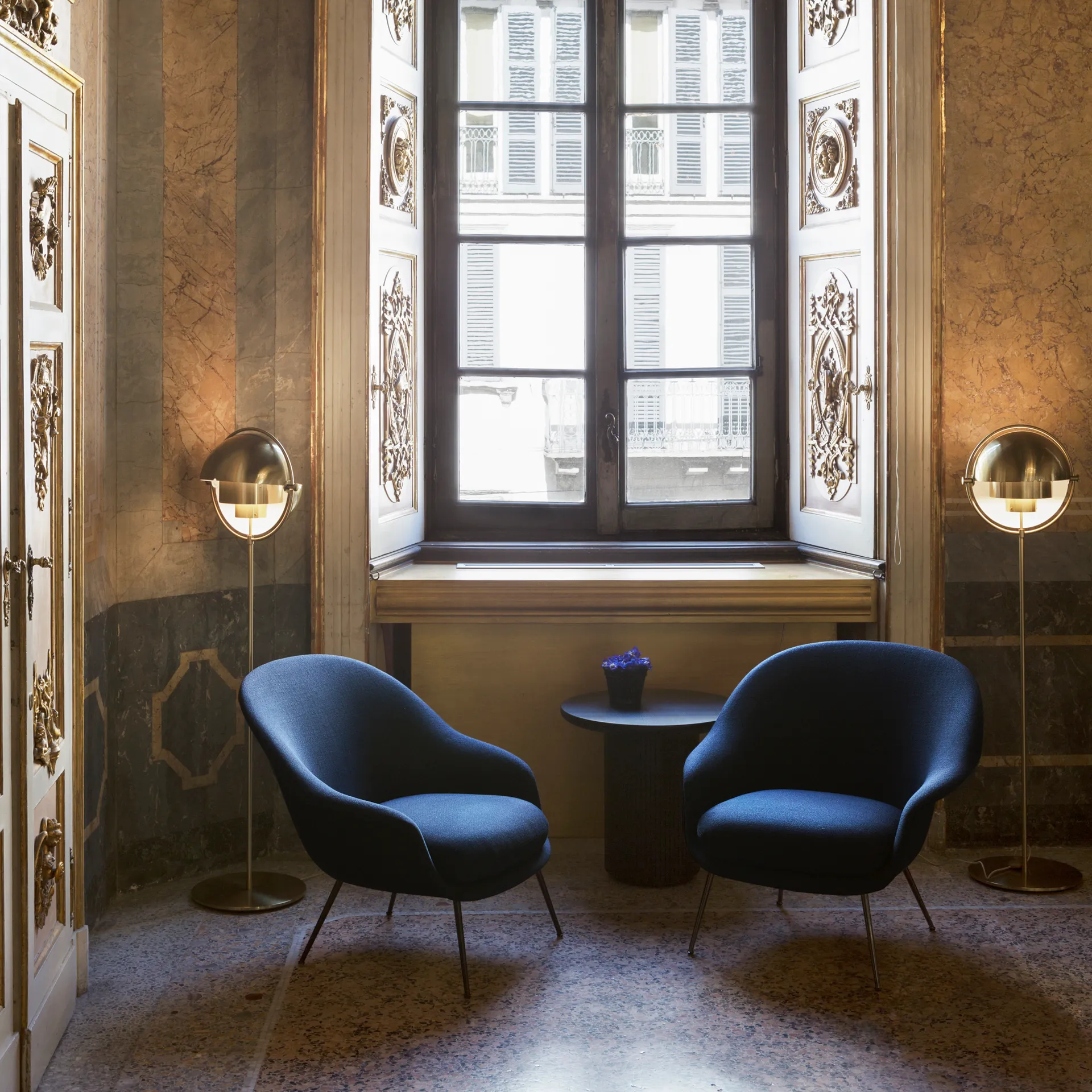 Candeeiro de pé Multi-Lite, Bronze-latão GUBI