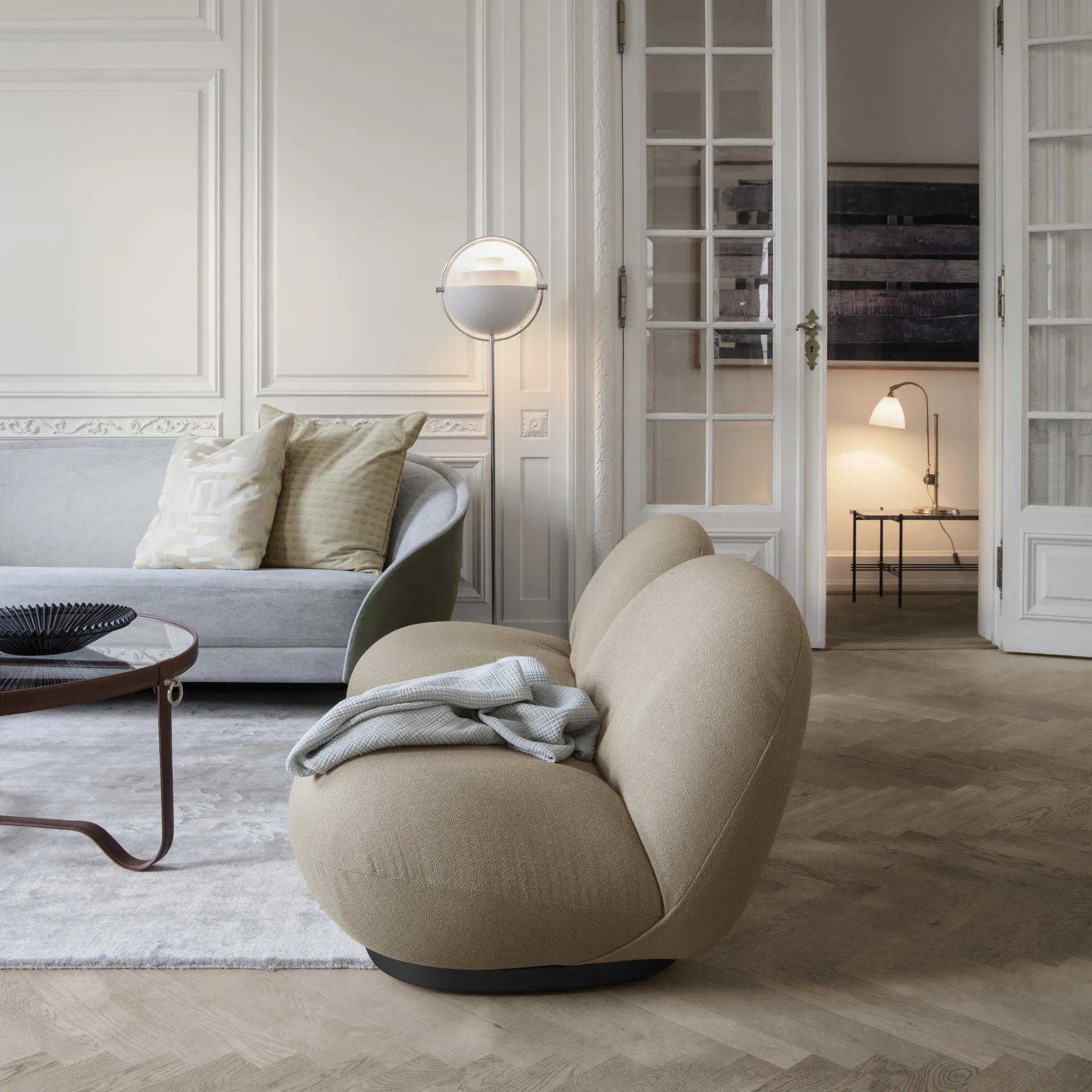 Candeeiro de pé Multi-Lite, Cromado-branco GUBI