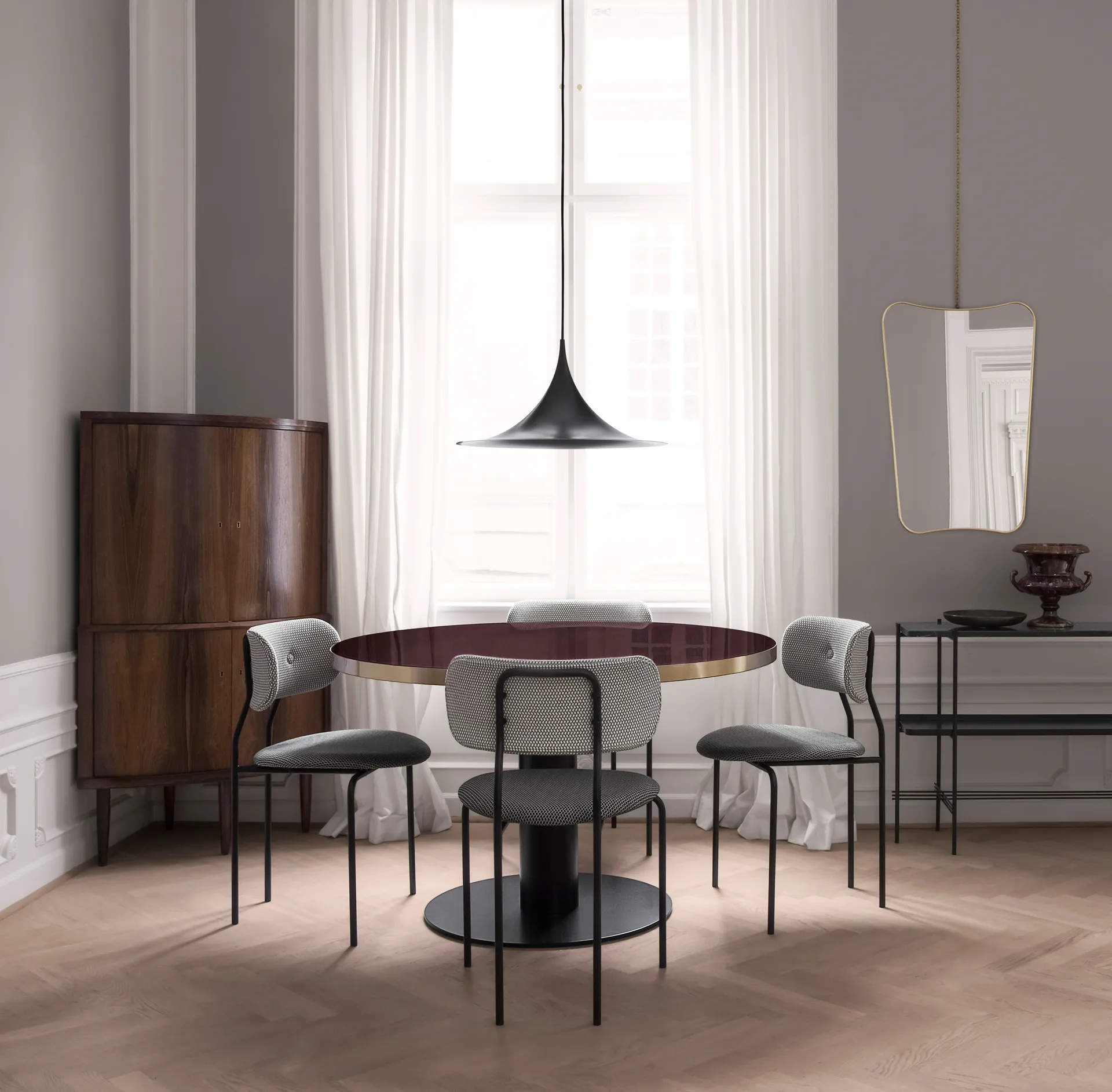 Candeeiro Semi Ø 47 cm, Black semi matt GUBI