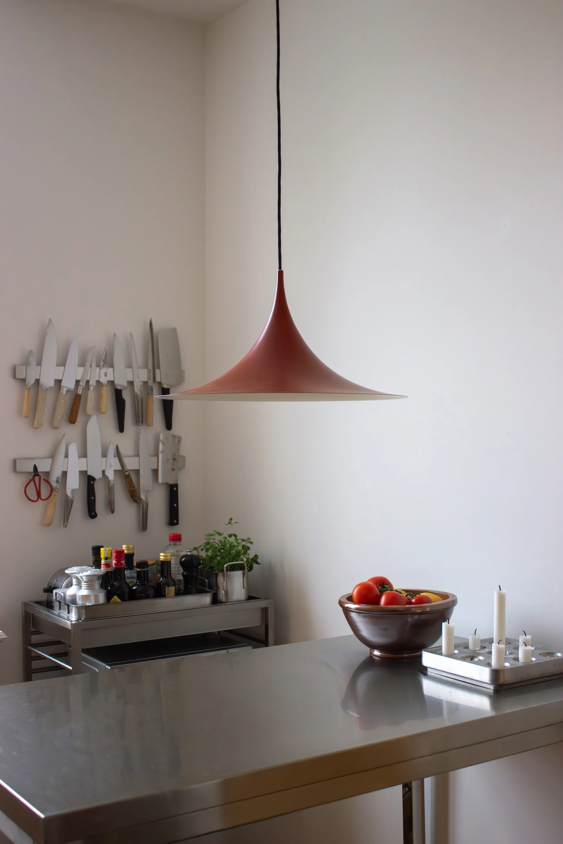 Candeeiro Semi Ø 47 cm, Special Edition Auburn Red semi matt GUBI