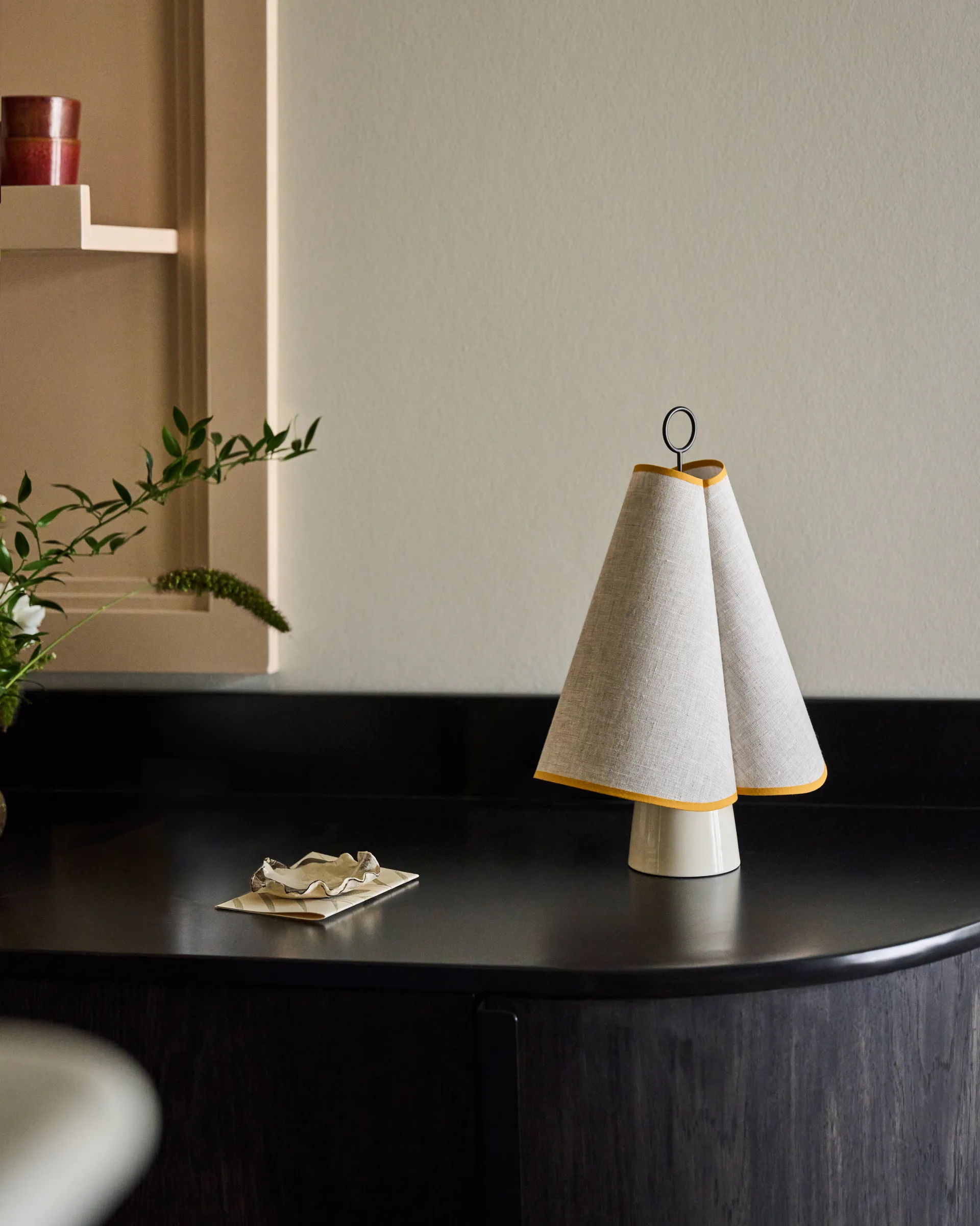 Hornbæk candeeiro de mesa portátil, Amarelo Poppy GUBI