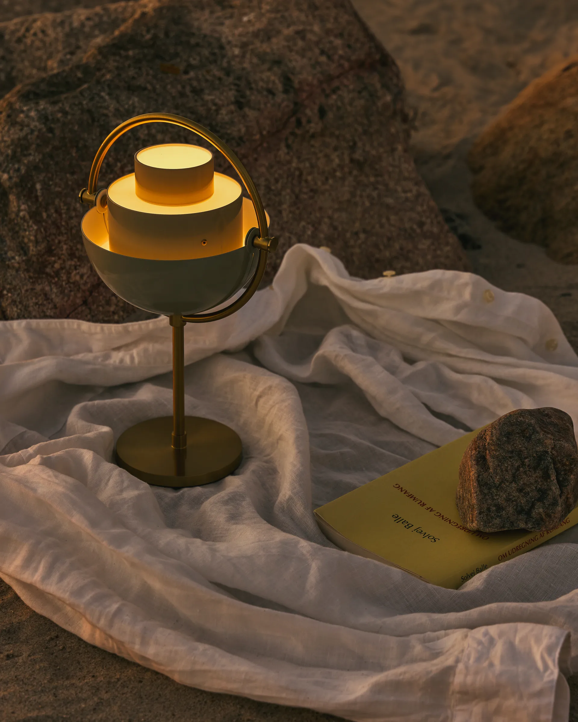 Lâmpada portátil Multi-Lite, Cinza pastel GUBI