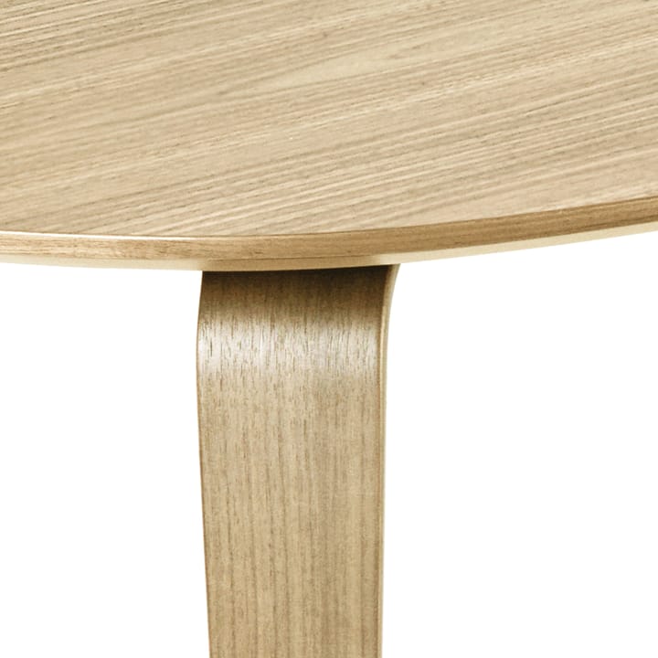 Mesa de jantar Gubi Elliptical, nogueira americana GUBI