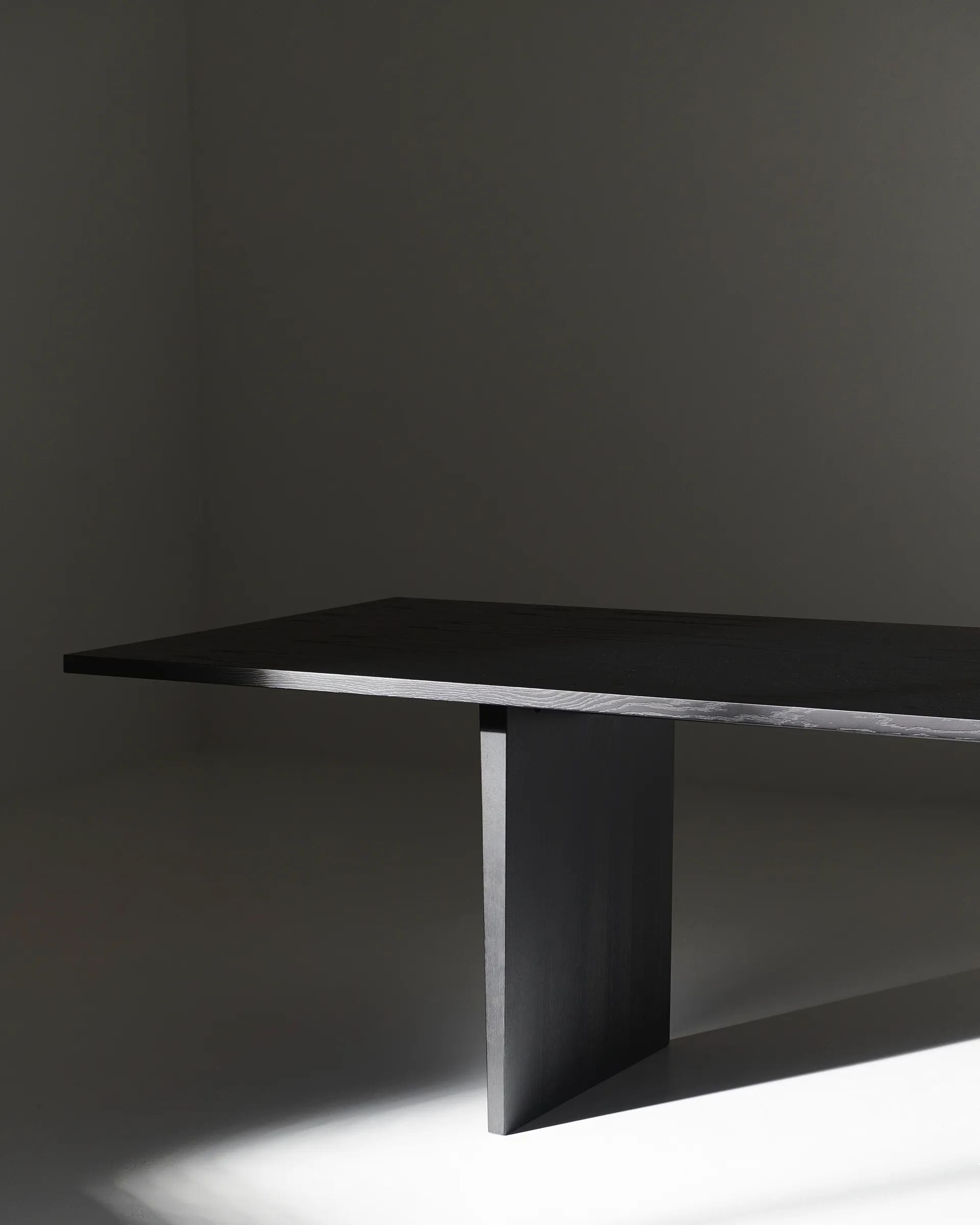 Mesa de jantar Private 100x320 cm, Carvalho-castanho-preto manchado GUBI