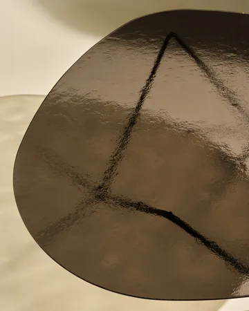 Pedrera mesa de centro - Preto semimate-vidro texturizado bronze - GUBI