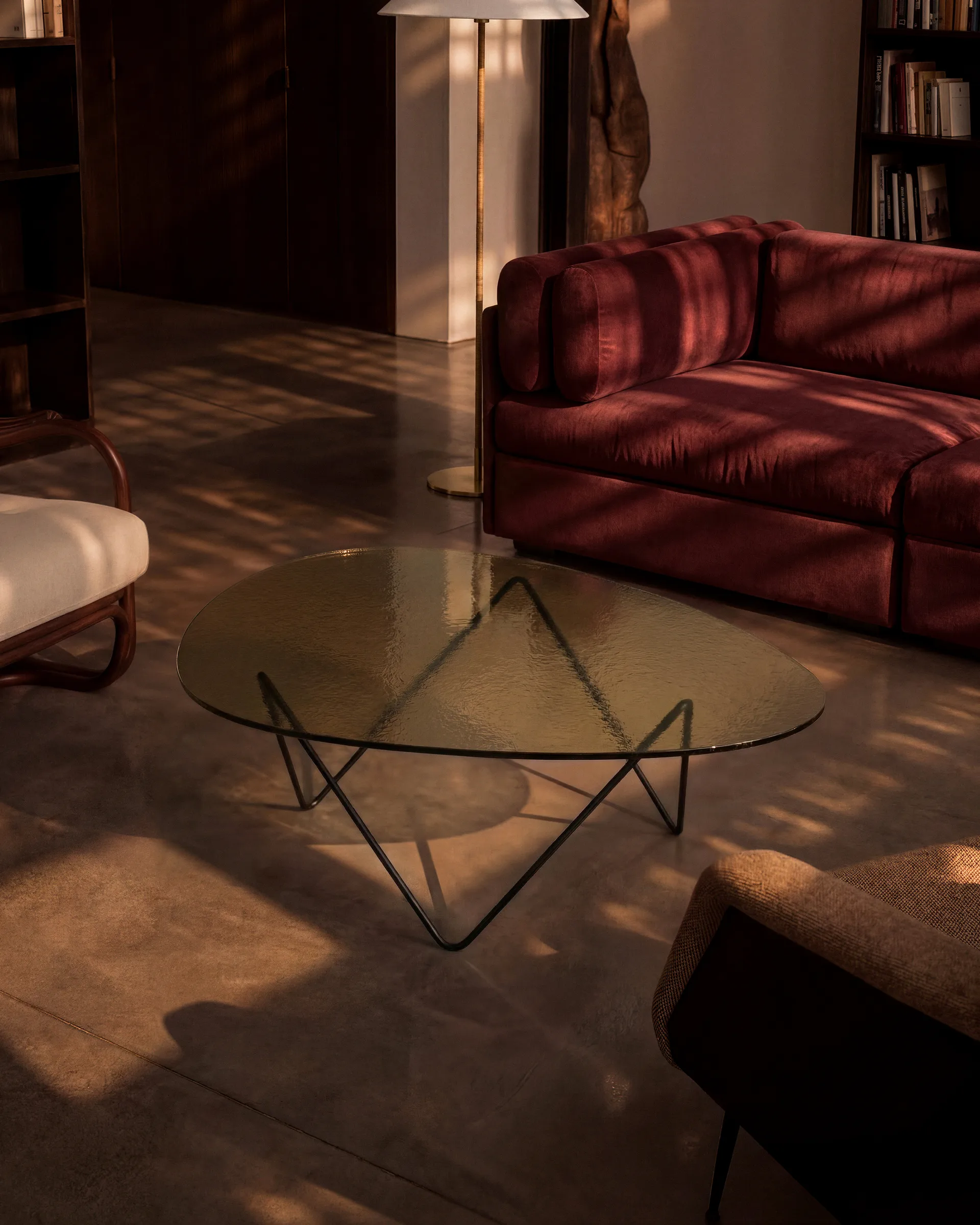 Pedrera mesa de centro, Preto semimate–vidro estrutural transparente GUBI